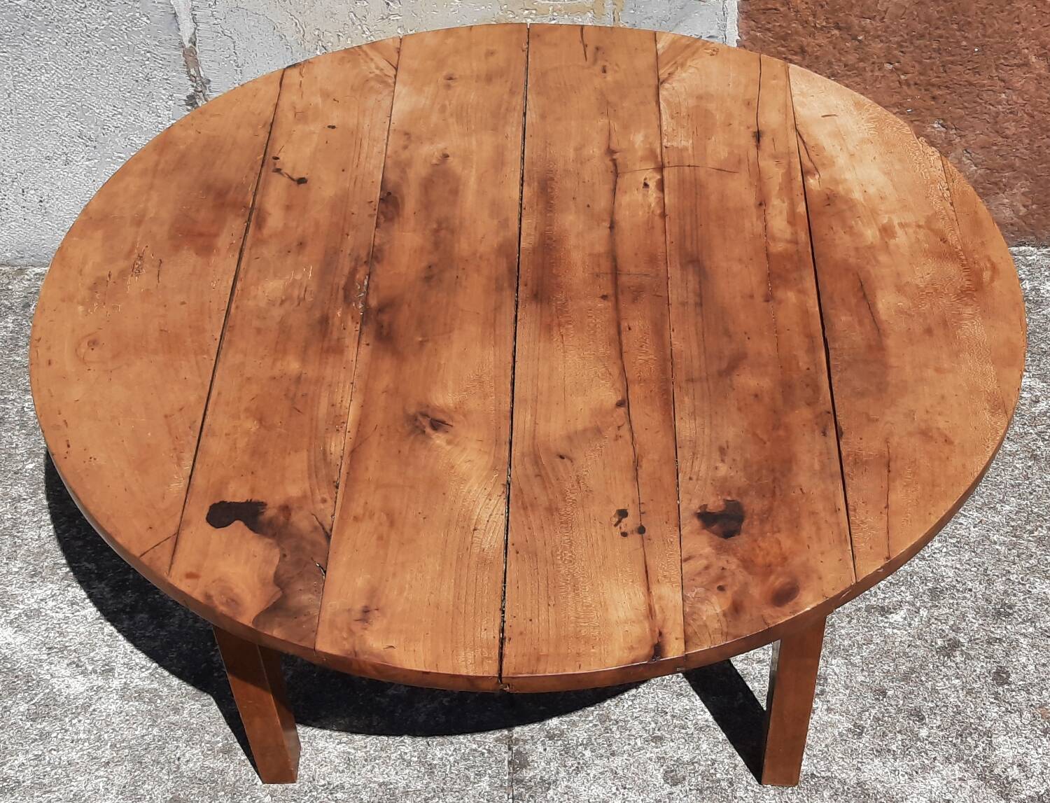 Folding coffee table.