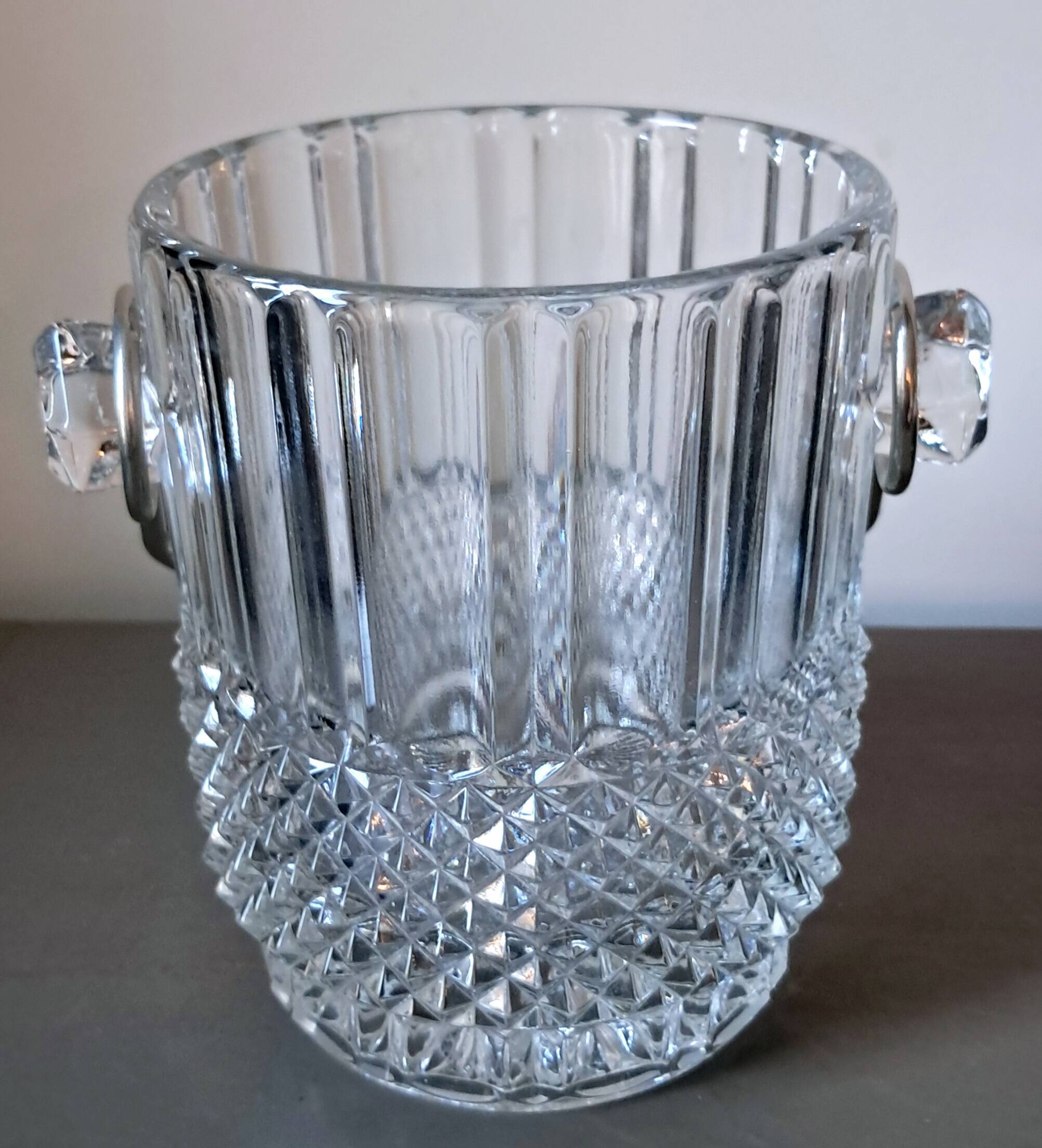 Ice bucket. Glass. 1970