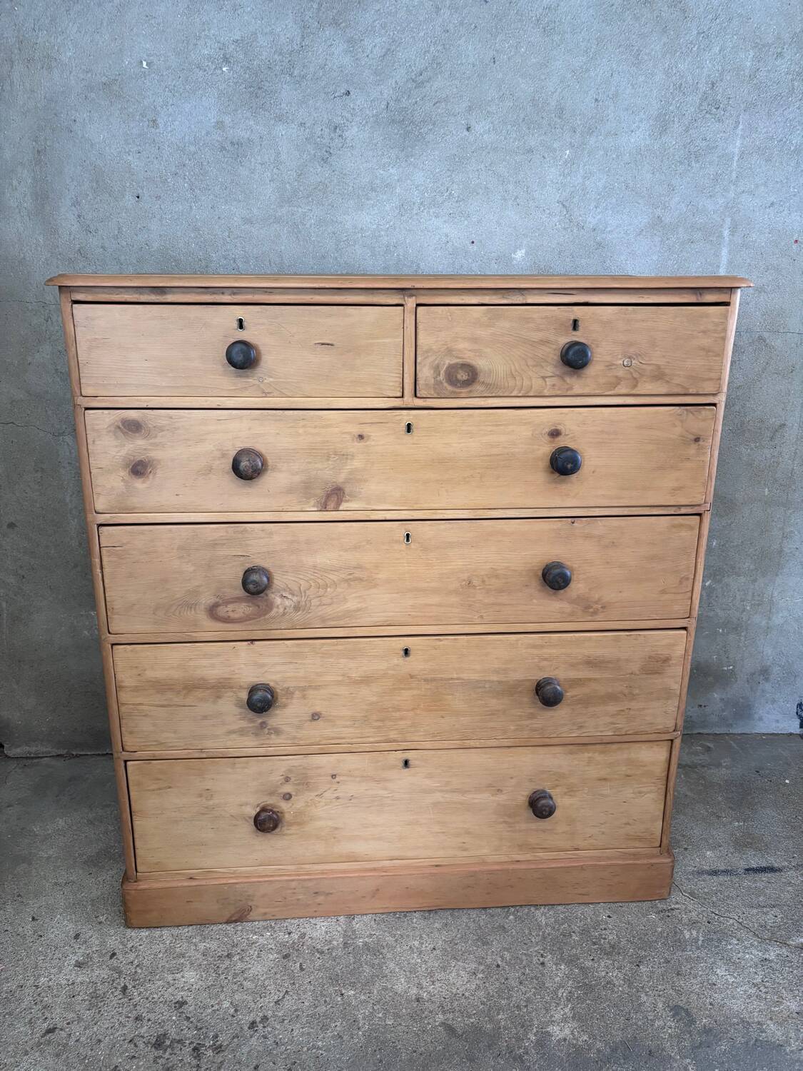 Commode ancienne / meuble de métier