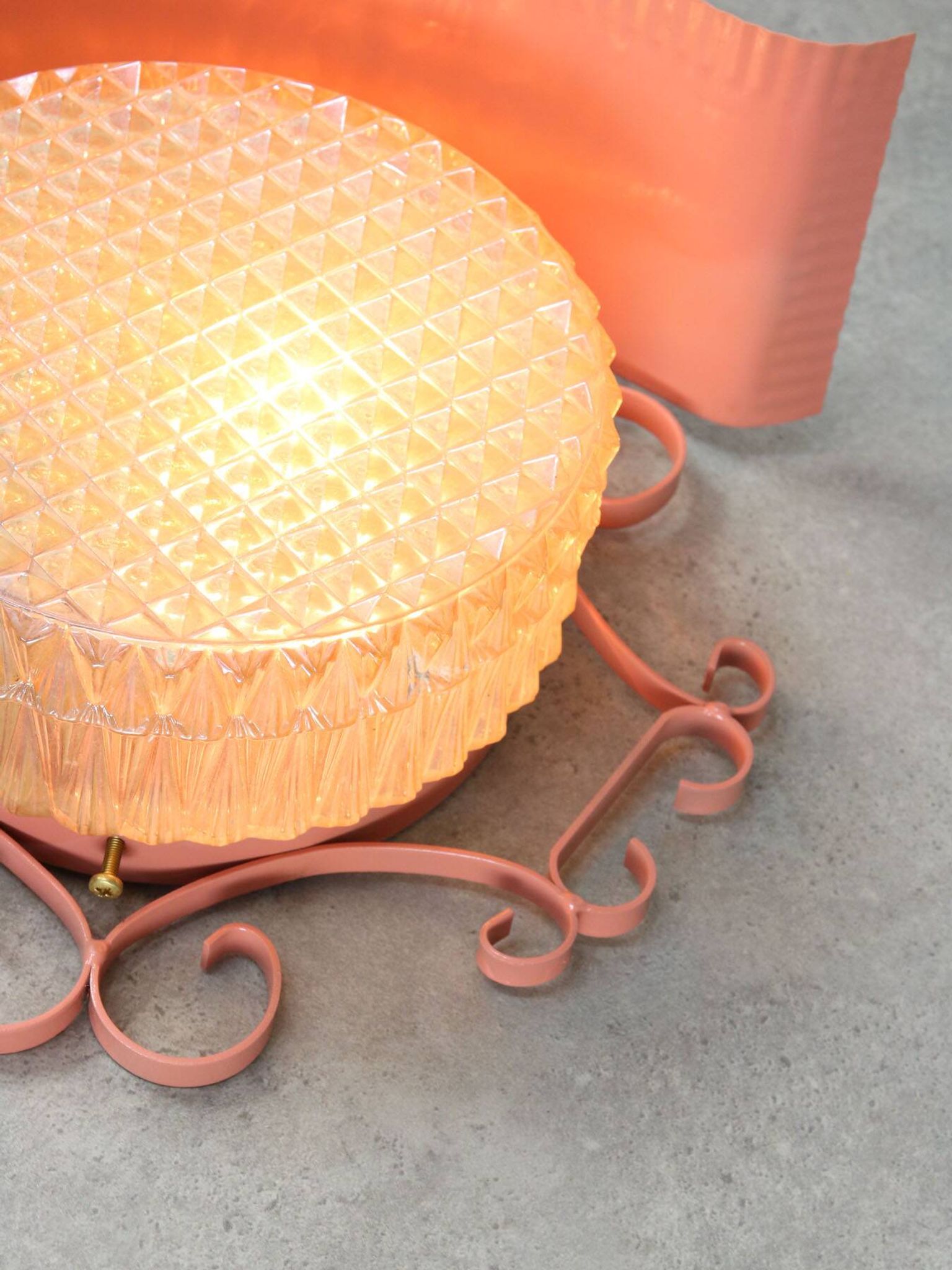 Mid-Century Intricate Italian Pink Wall Lamp, 1960s