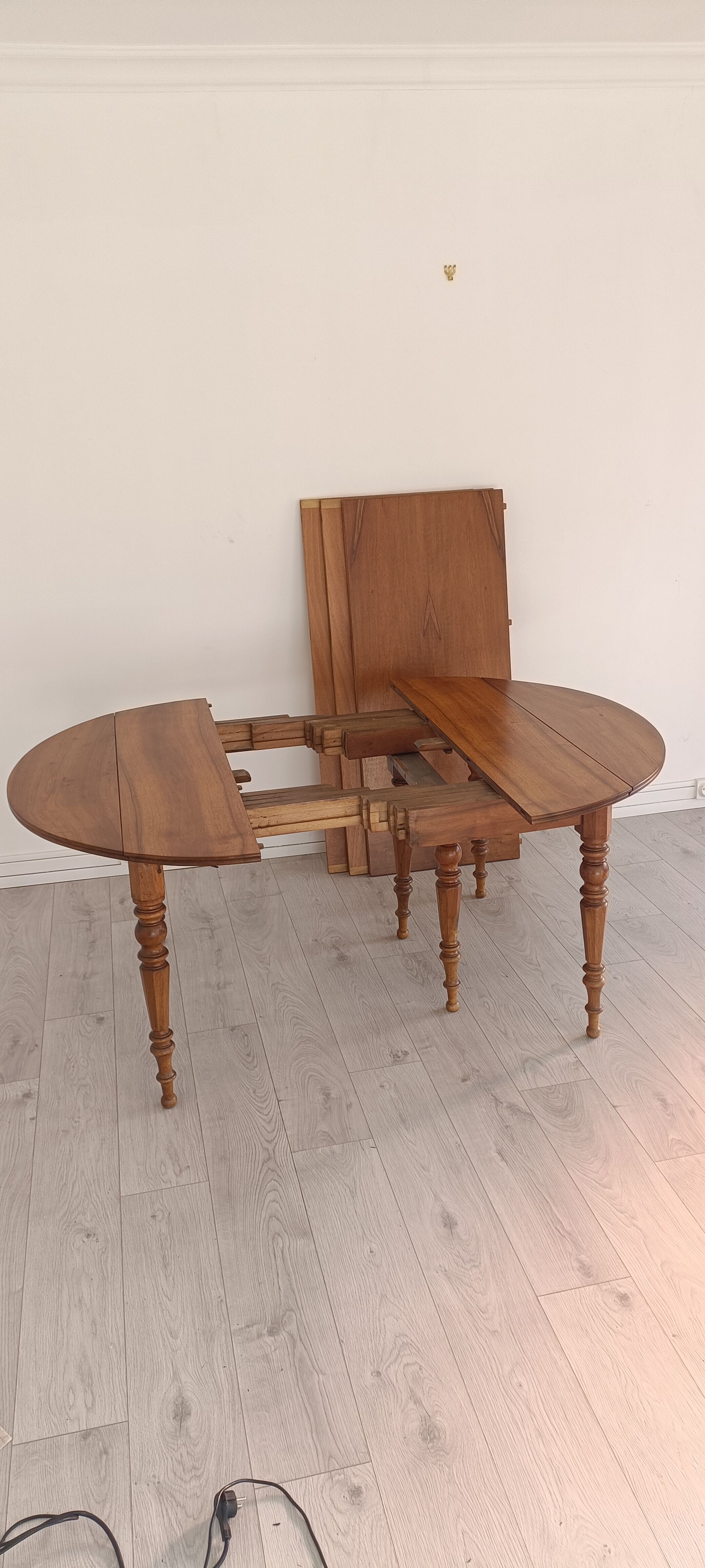 Table Louis Philipe old walnut 6 legs