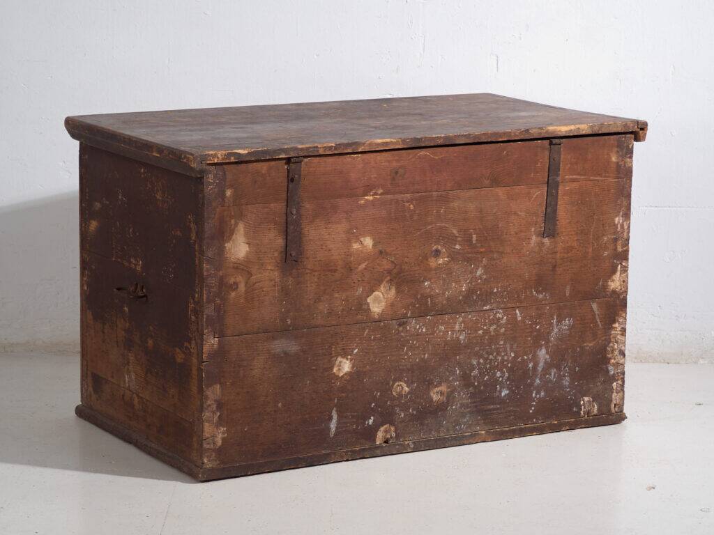 Wedding chest in pine with painted tulips – Central Europe, 1891
