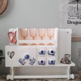 Wall-mounted kitchen shelf