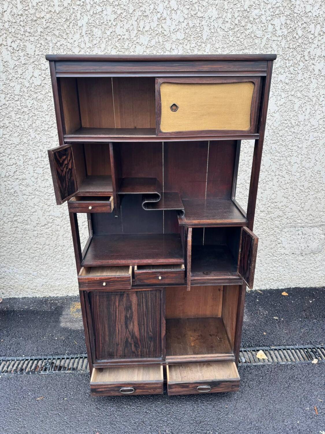 Elégant cabinet en deux corps typique style japonais, vers les années