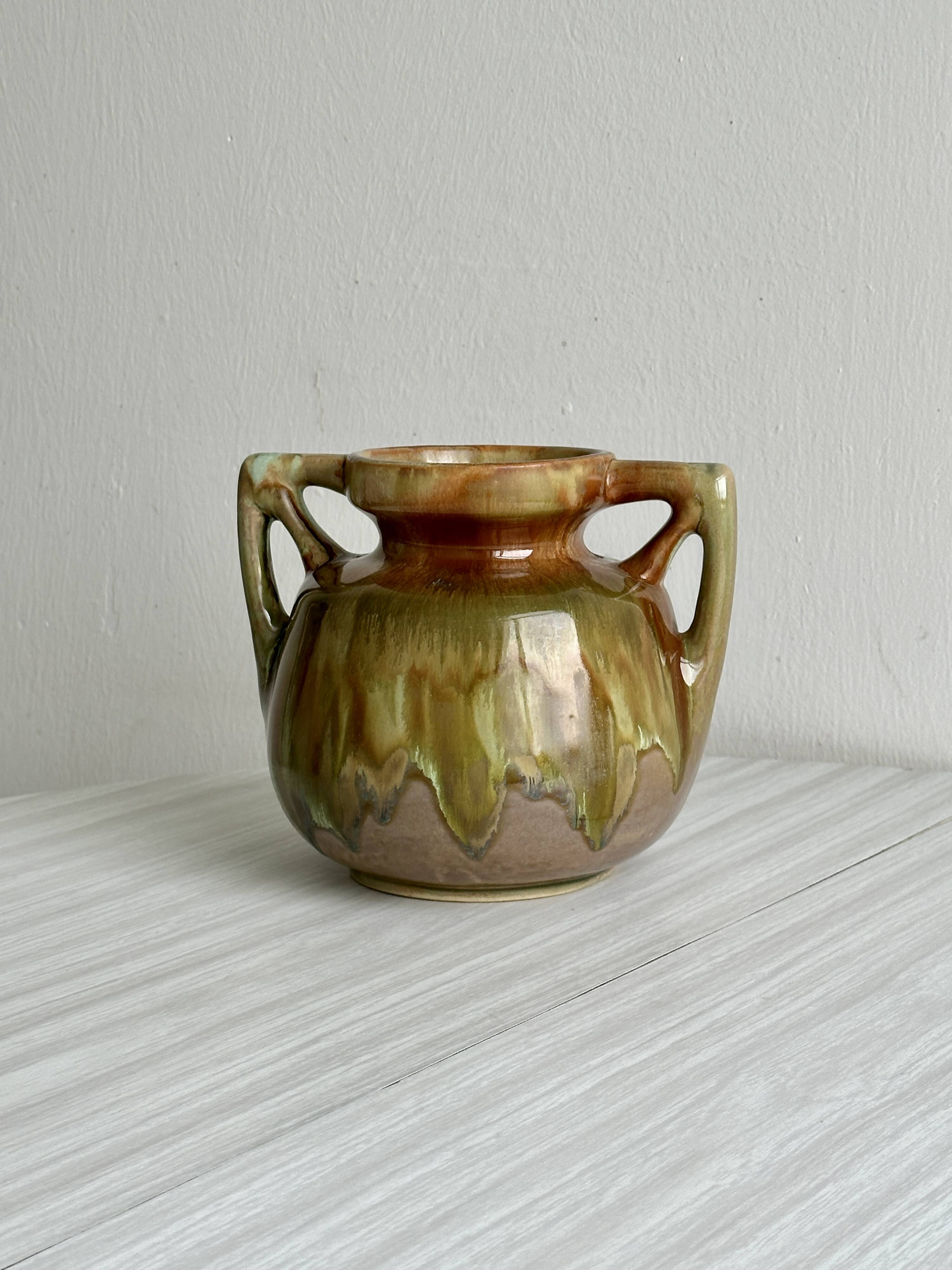 Ceramic vase with handles