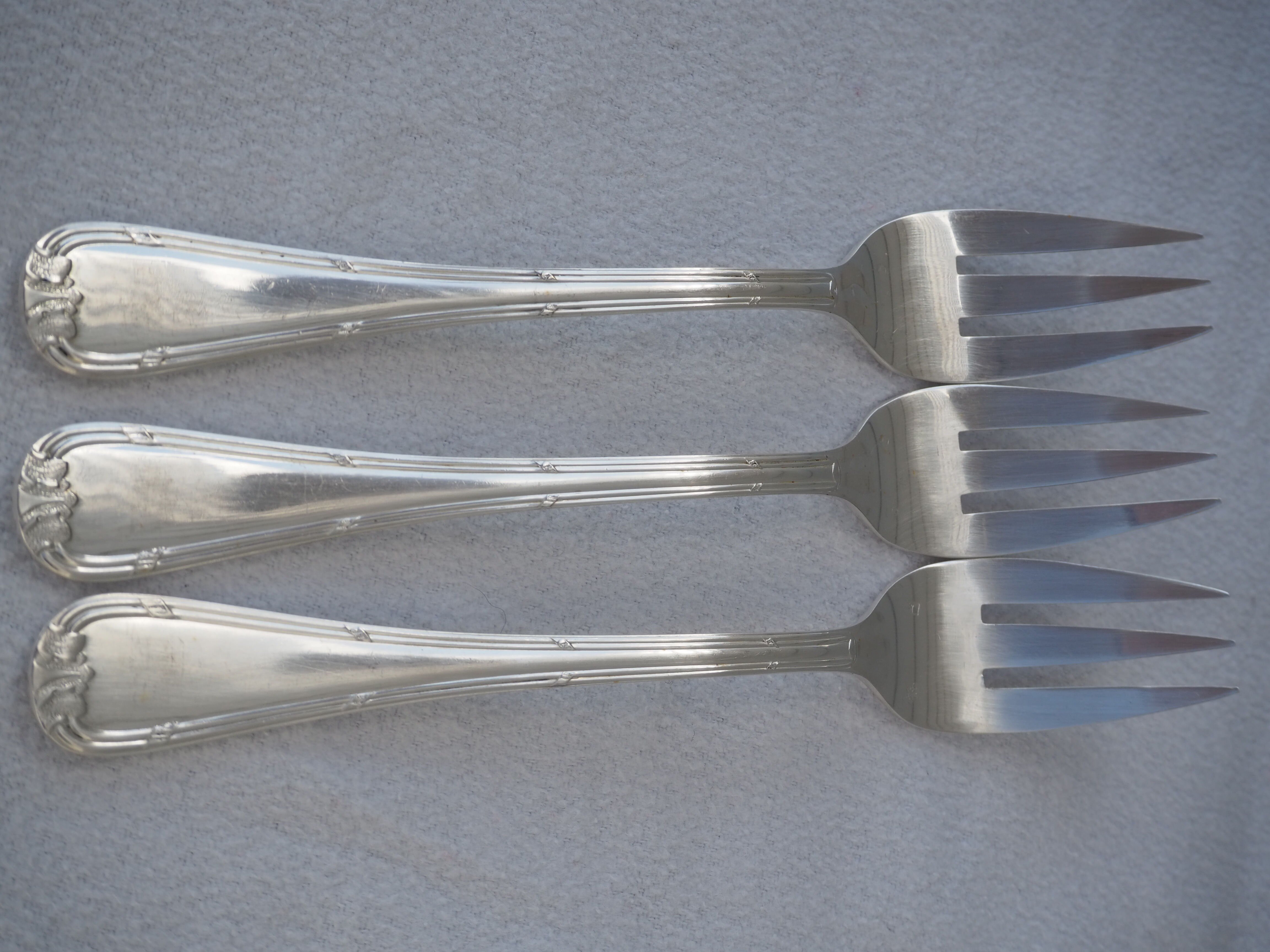 Fish service and its 6 silver-plated cutlery, crossed ribbon model