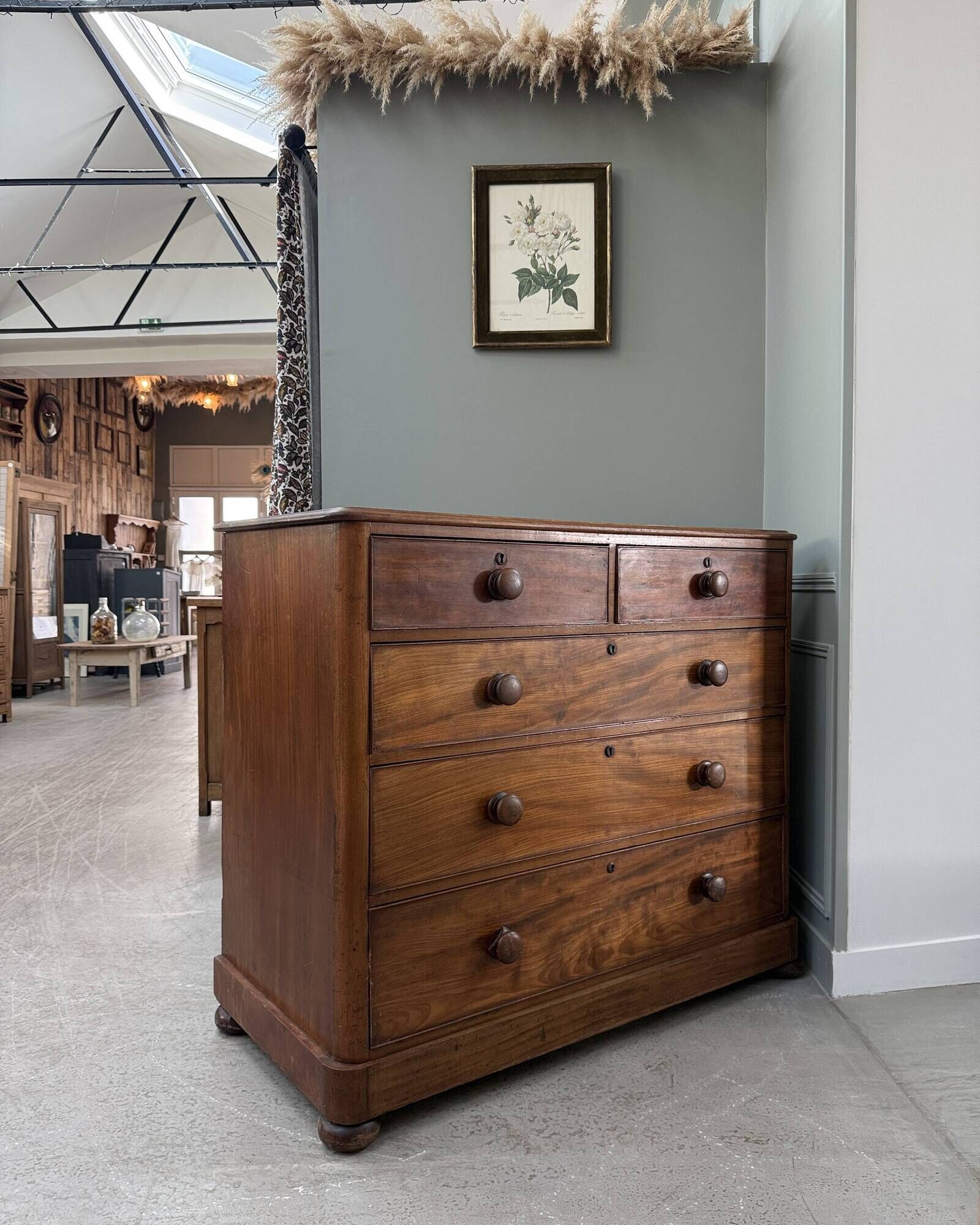 Large Victorian English mahogany chest of drawers (renovated)