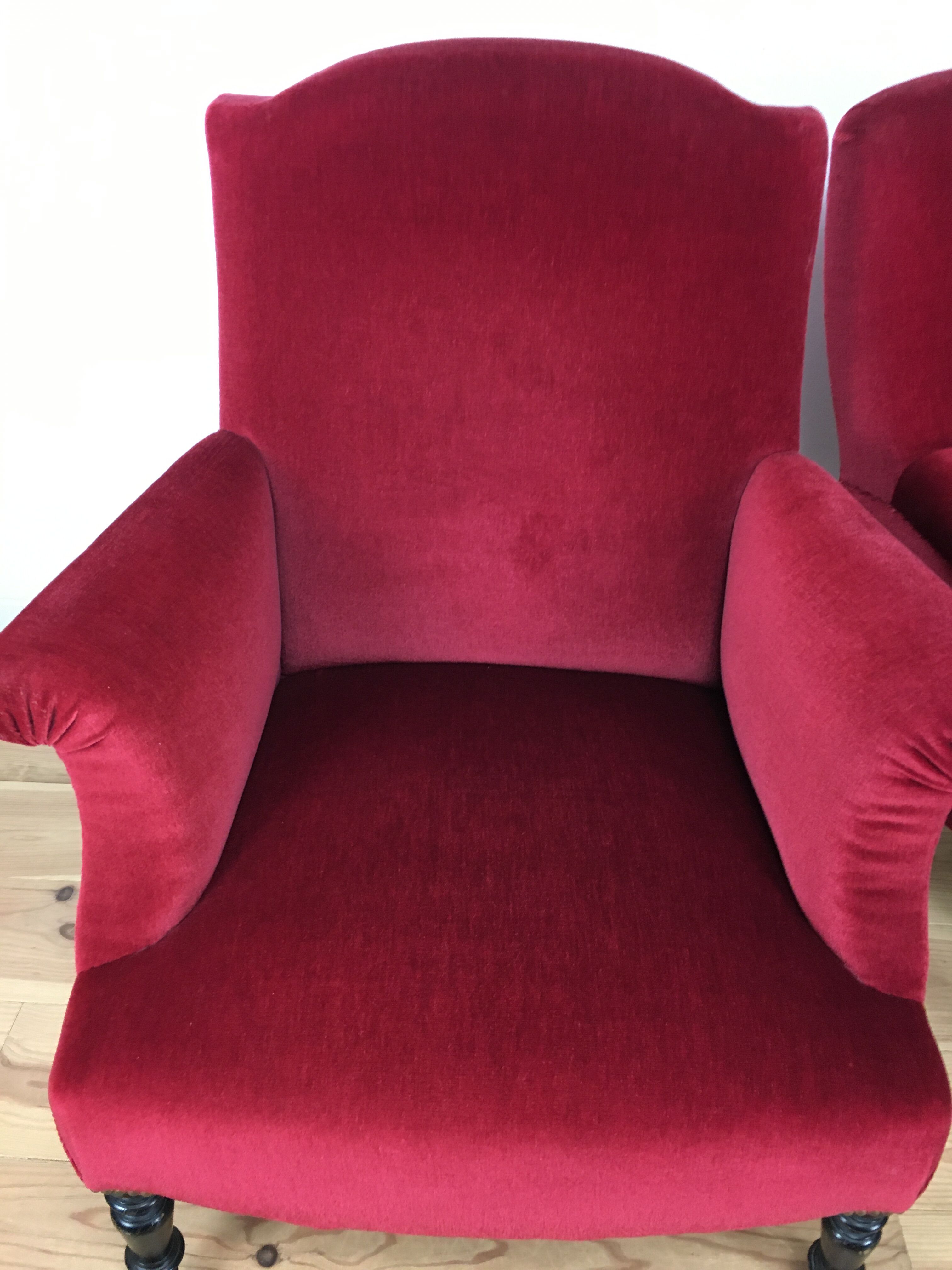 Paire de fauteuils crapaud Napoléon III en velours rouge