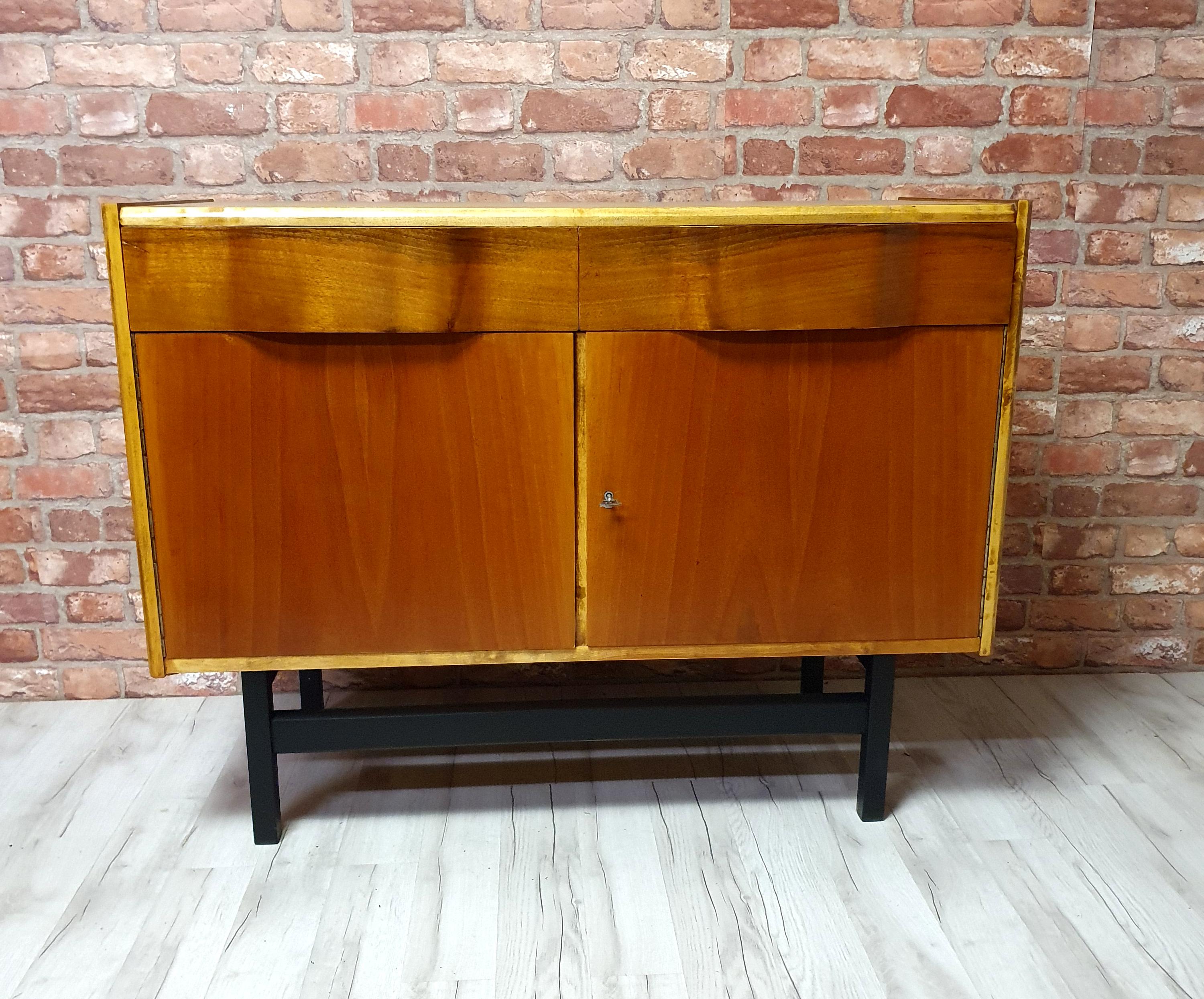 Buffet rénové vintage, Pologne, années 60
