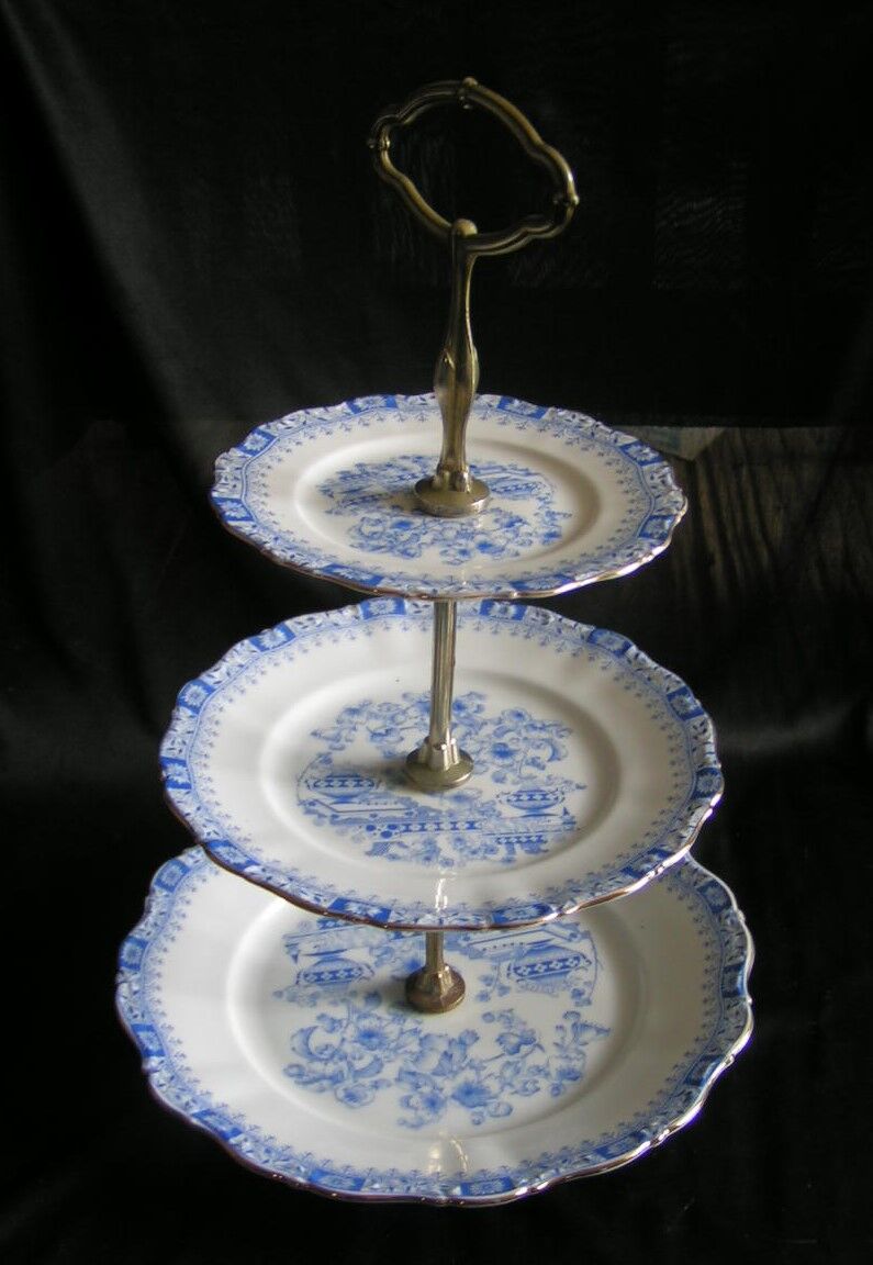 Earthenware servant with 3 trays