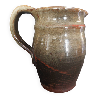 Ceramic pitcher from the 20th century with a signature to be identified.
