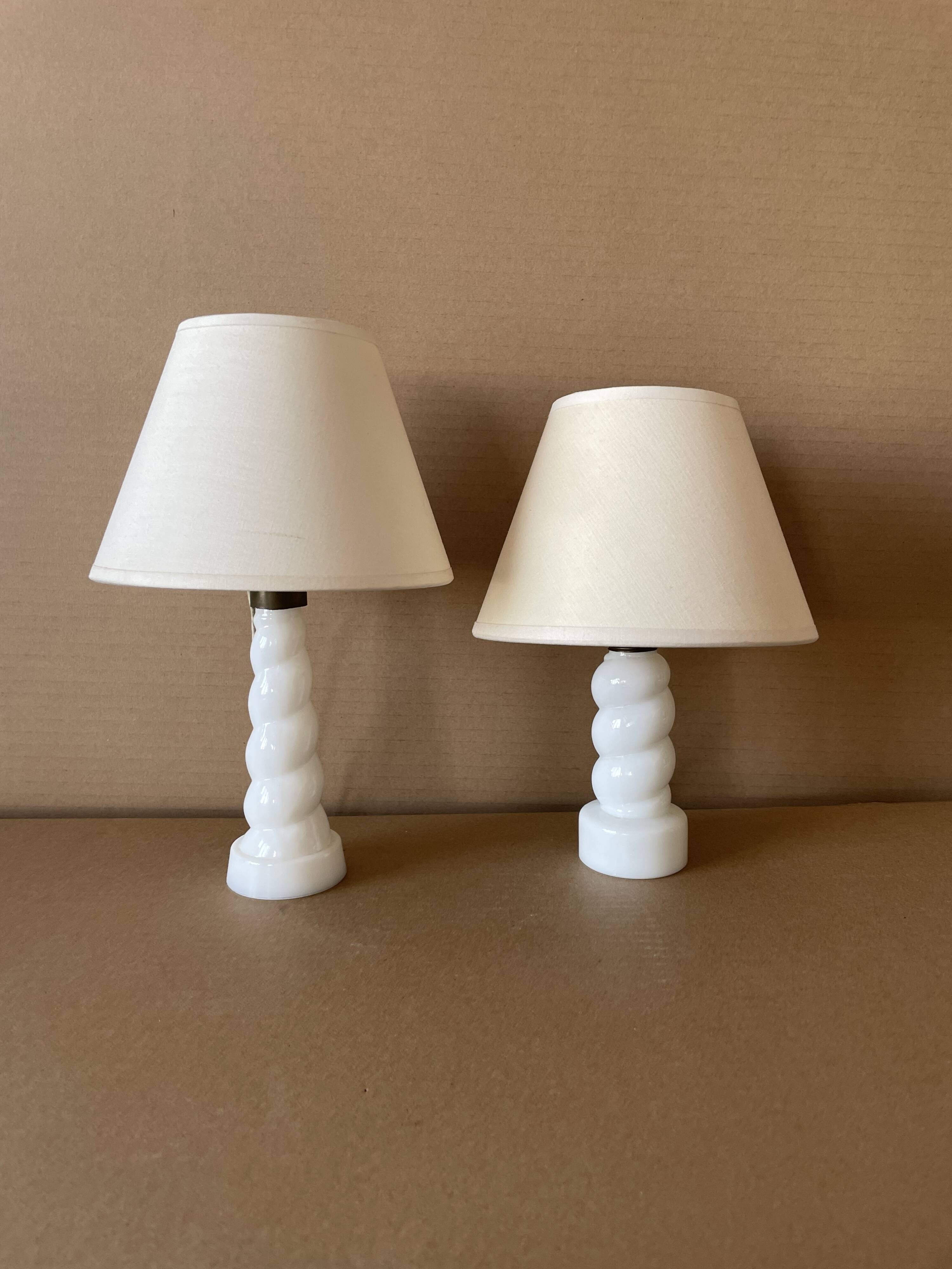 Set of 2 small old twisted opaline lamps