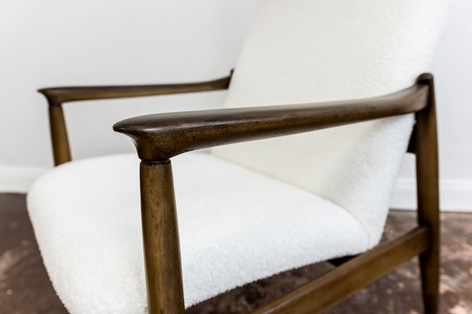 Pair of white boucle gfm 64 high back armchairs by edmund homa, 1960s