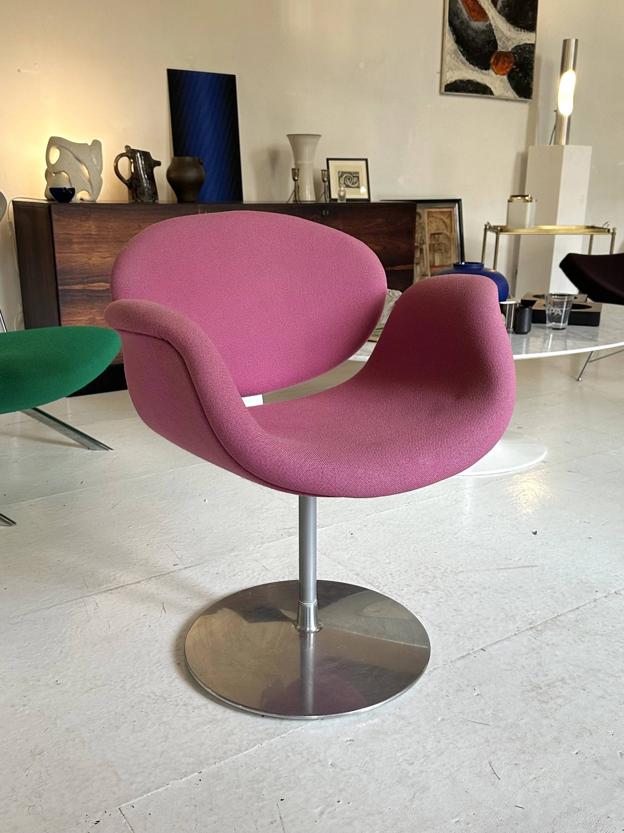 Little Tulip swivel armchair by Pierre Paulin