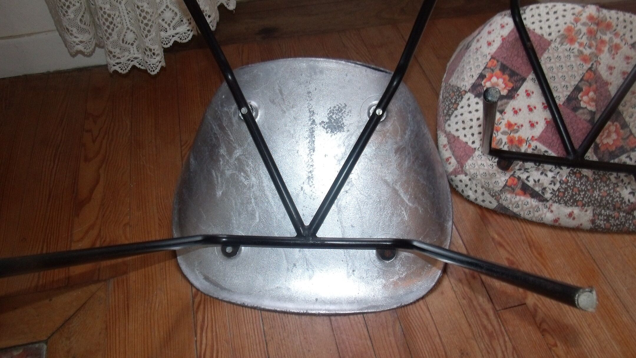 Pair of tulip chairs Pierre Guariche aluminum 1950 type barrel
