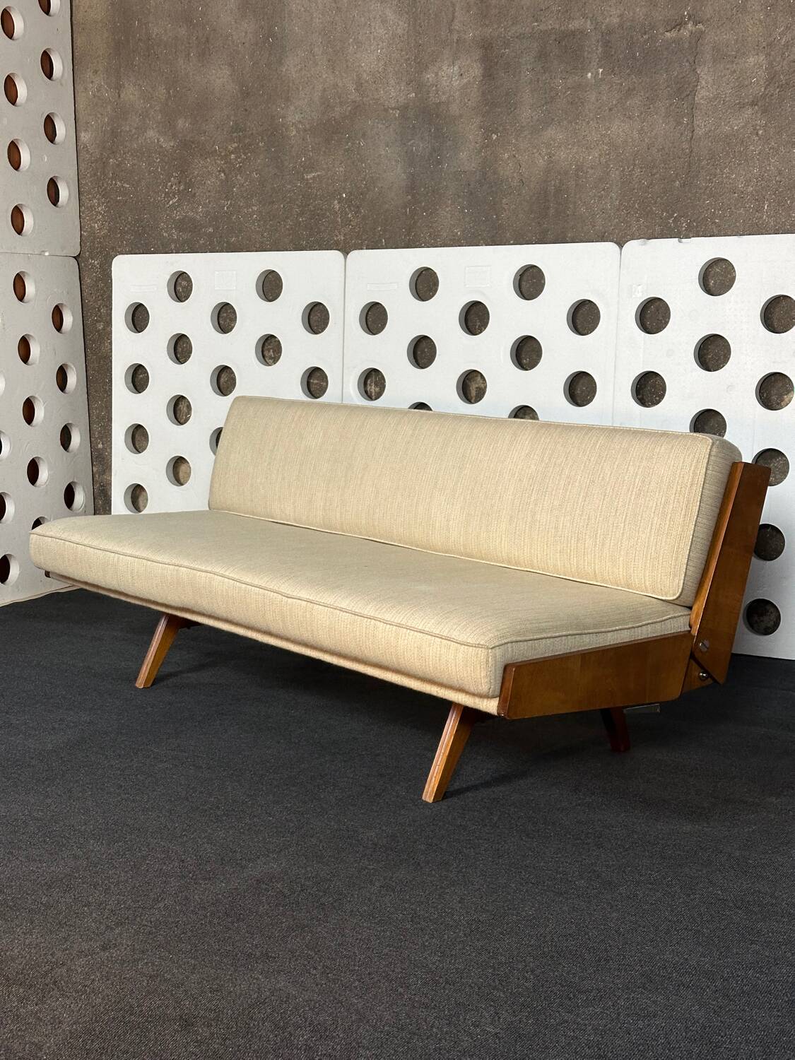 Canapé convertible Daybed Knoll Antimott + Table assortie –