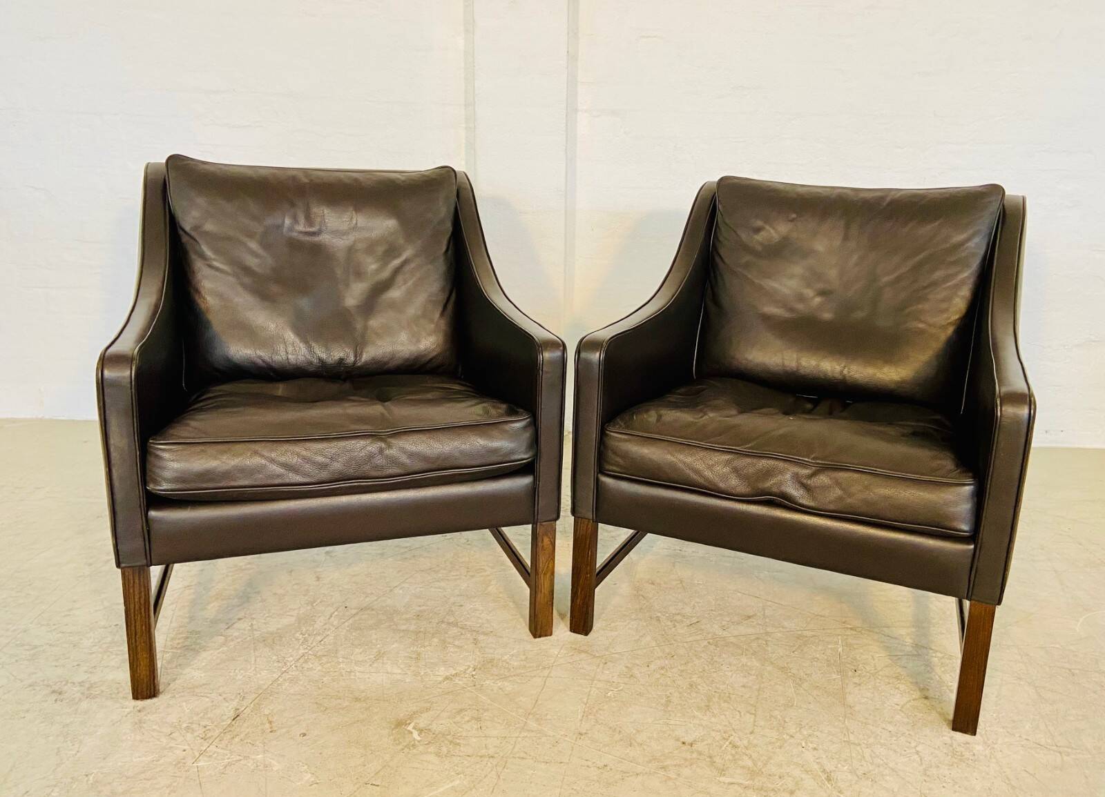 Fauteuils en cuir et palissandre de Fredrik Kayser des années 50 – cuir marron