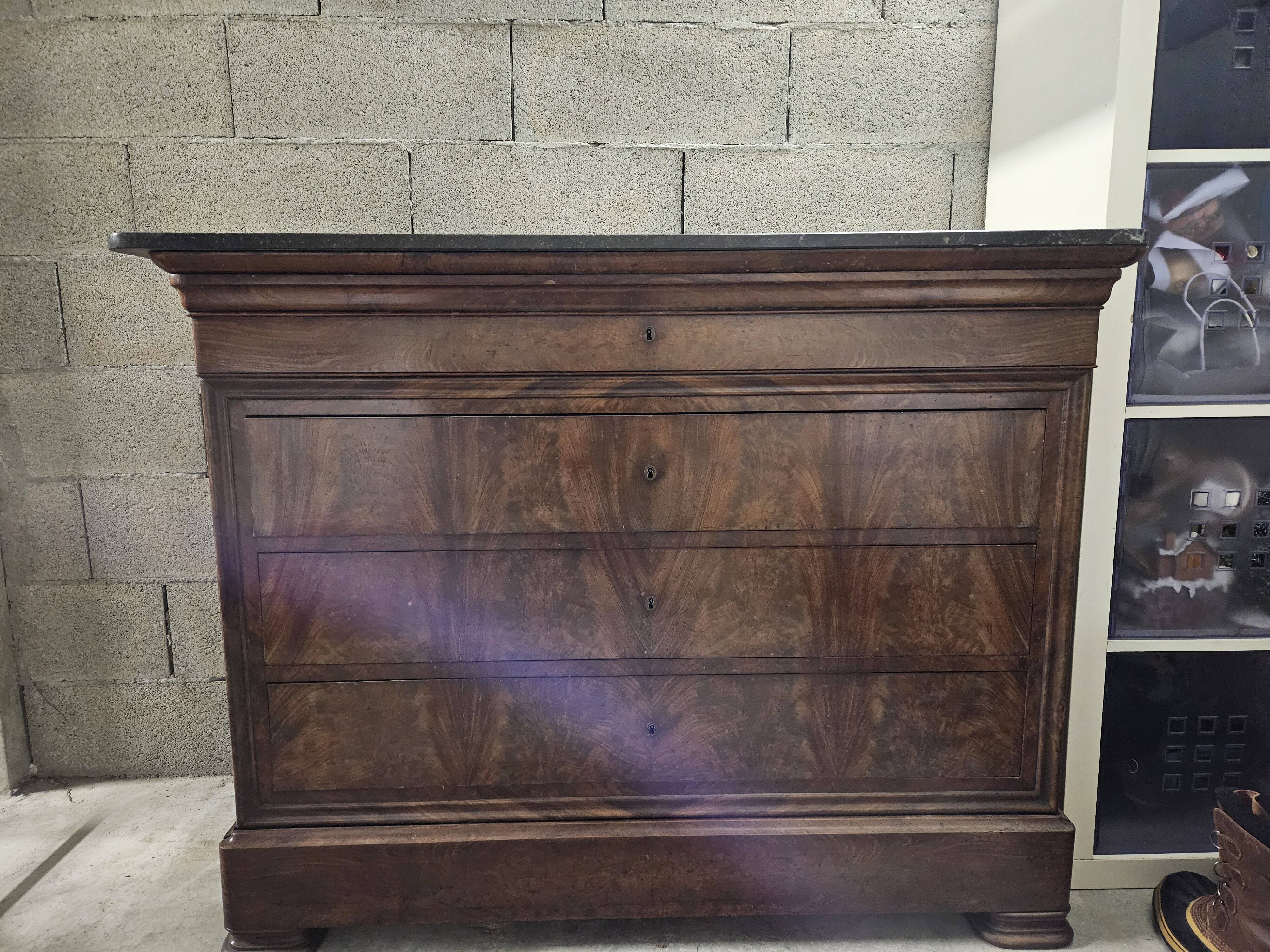 Chest of drawers