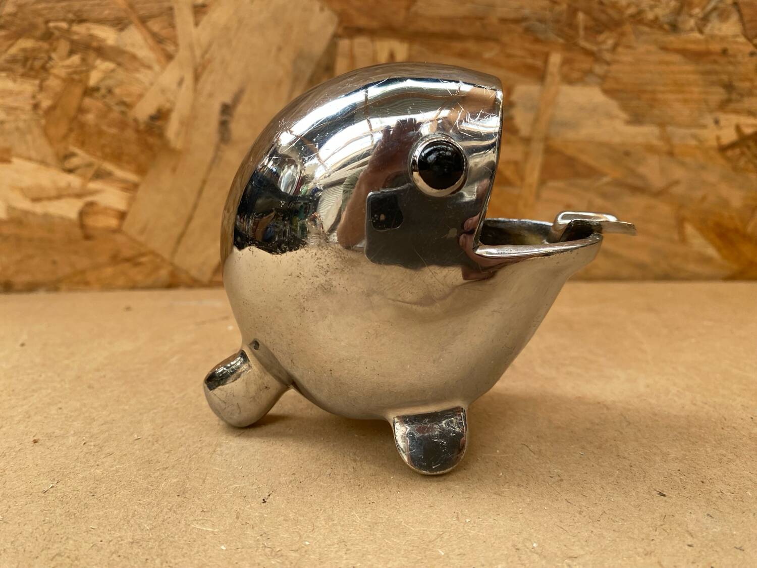 Ancien cendrier forme poisson en métal argenté vintage