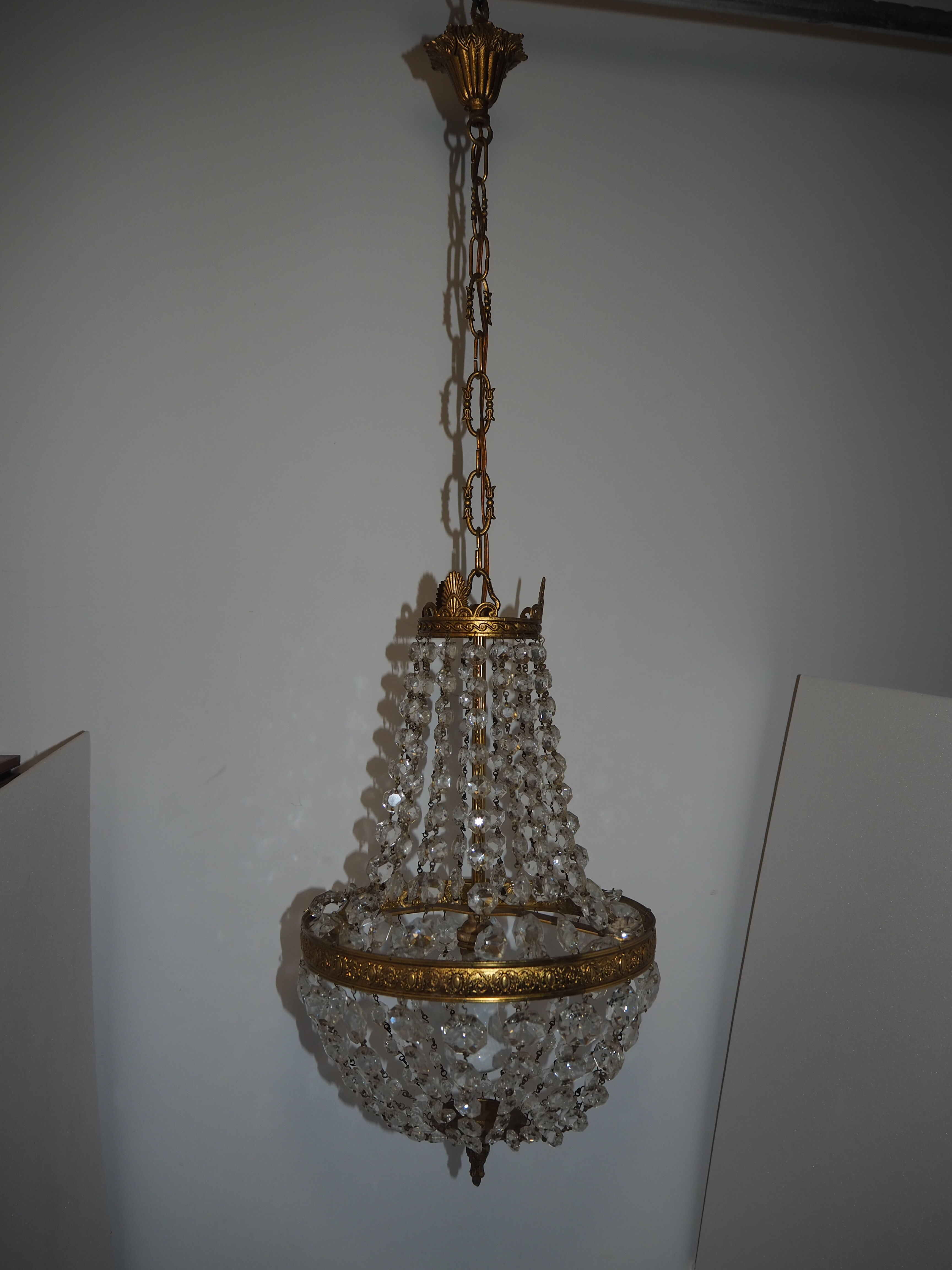 Balloon chandelier with glasses and bronze pampilles