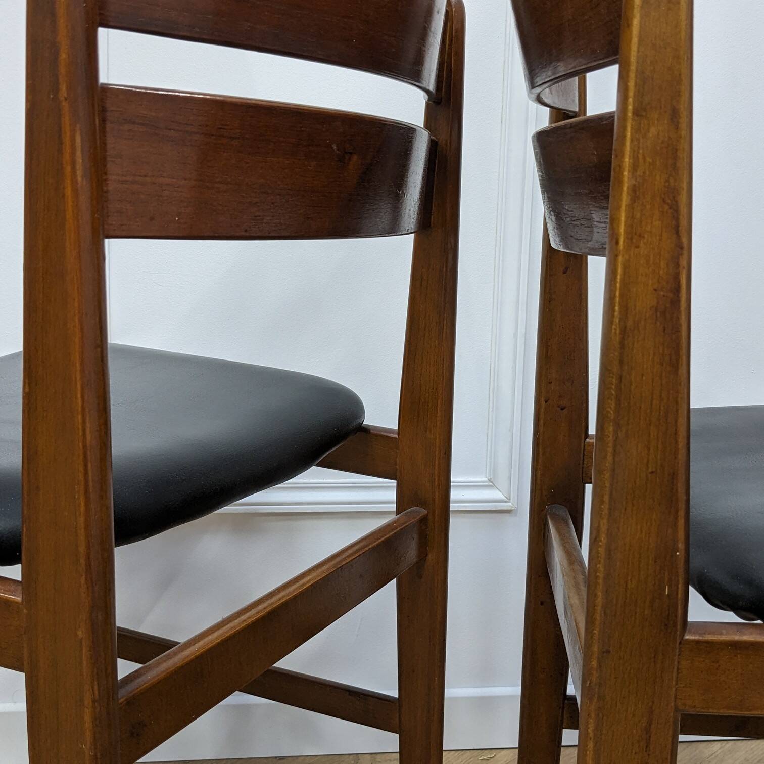 Set of 2 minimalist black chairs