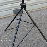 Ball-wearing coat hanger
