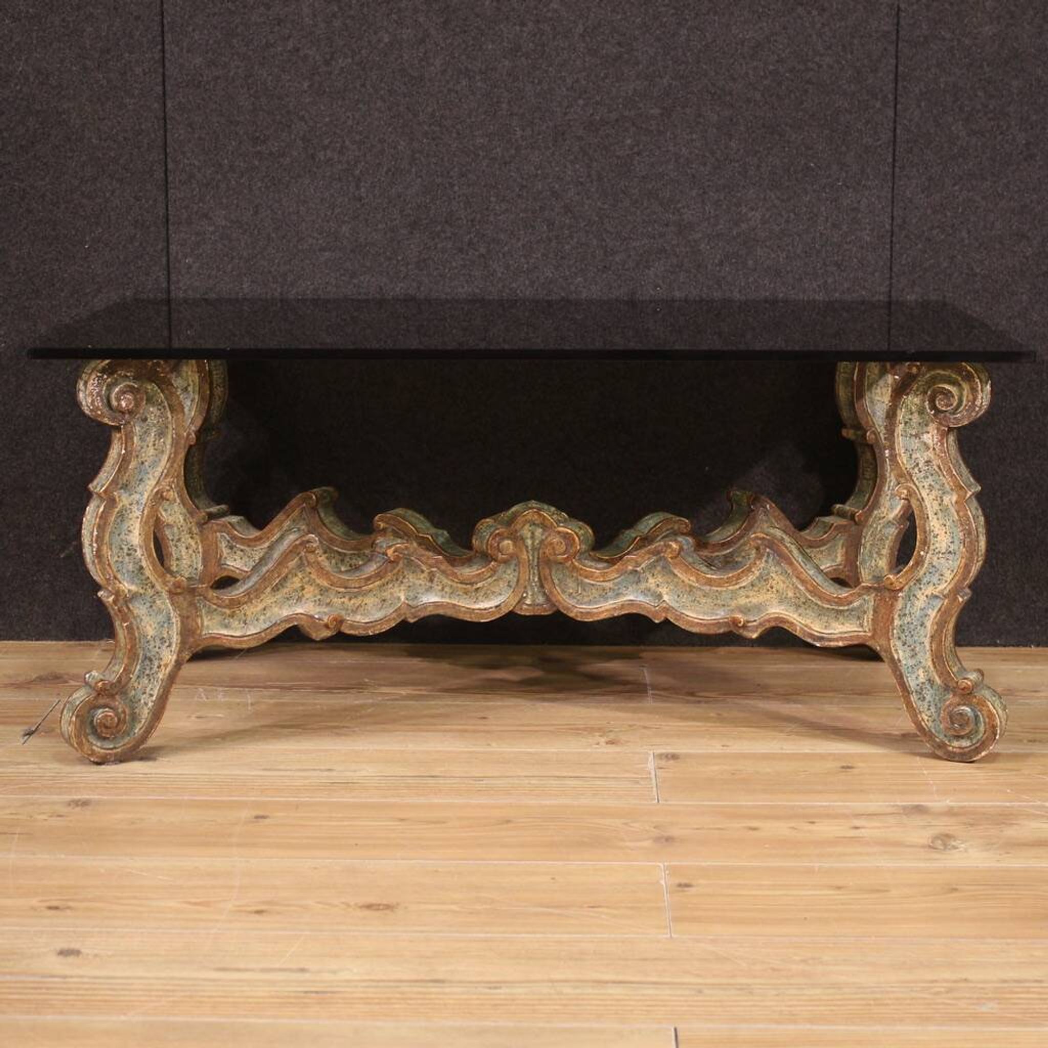 Table basse en bois laqué des années 1960