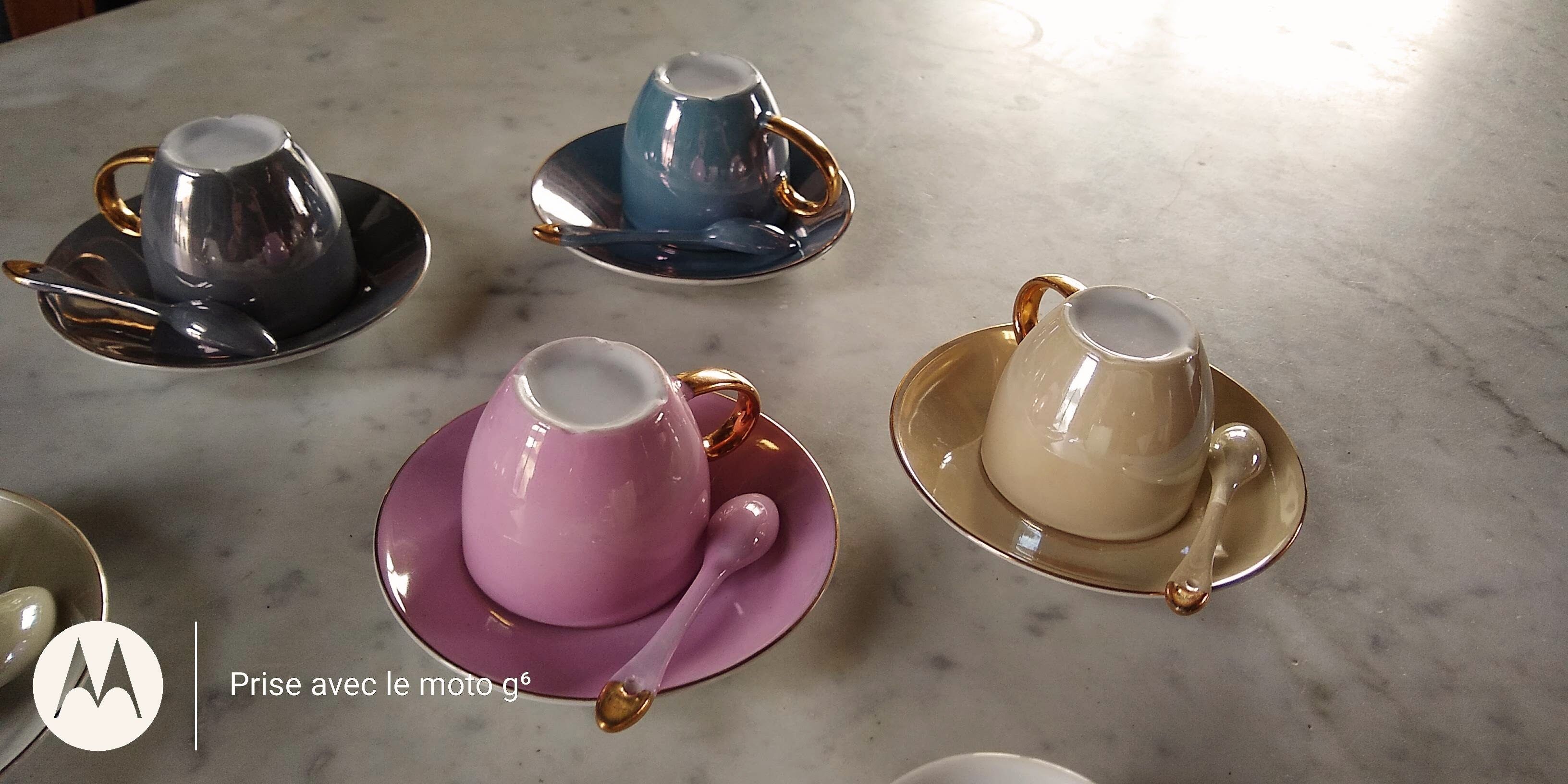 6 mocha coffee cups with saucers and spoons, colorful, golden handle, from the 60s