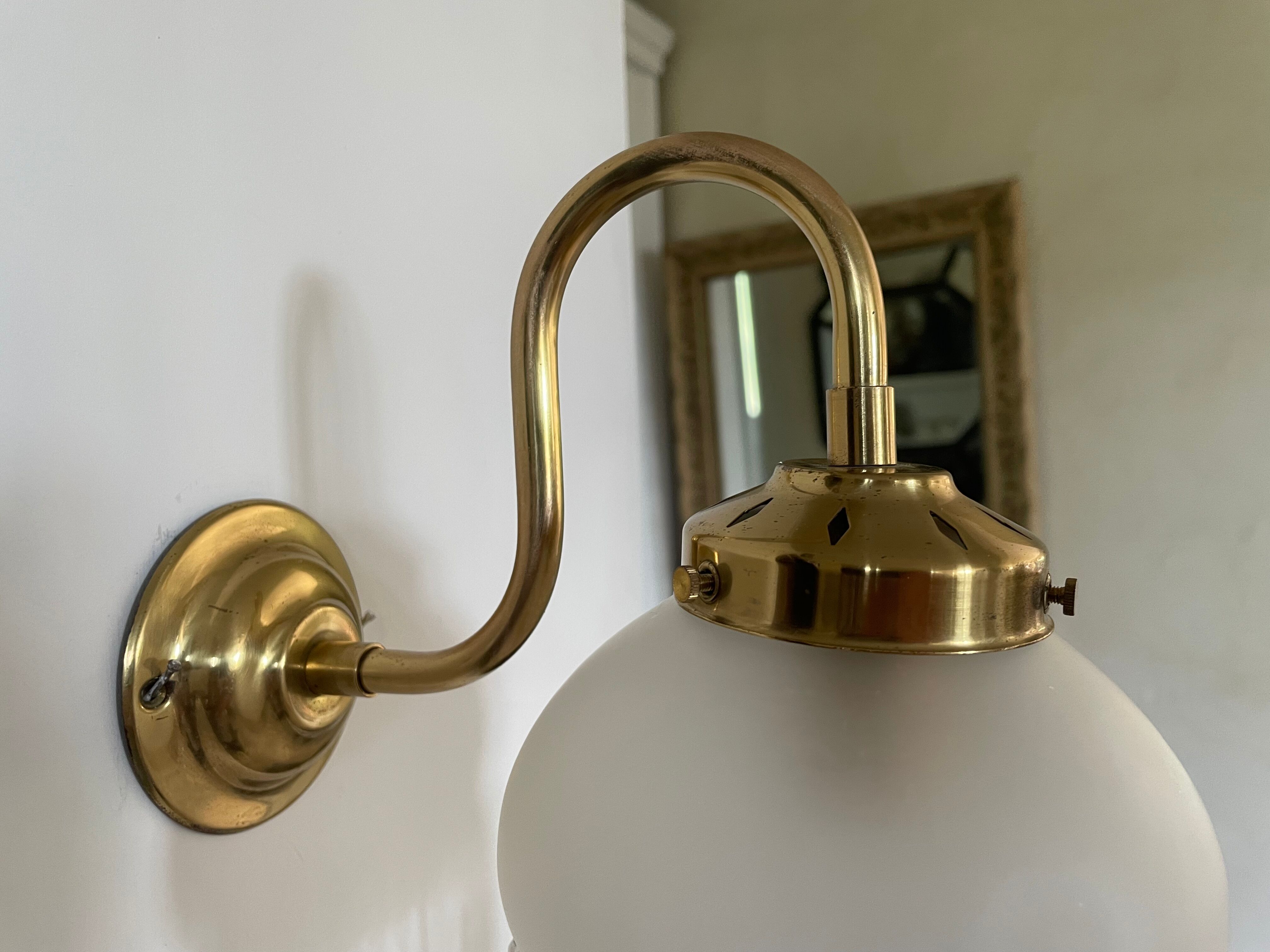 Vintage brass gooseneck wall lamp
