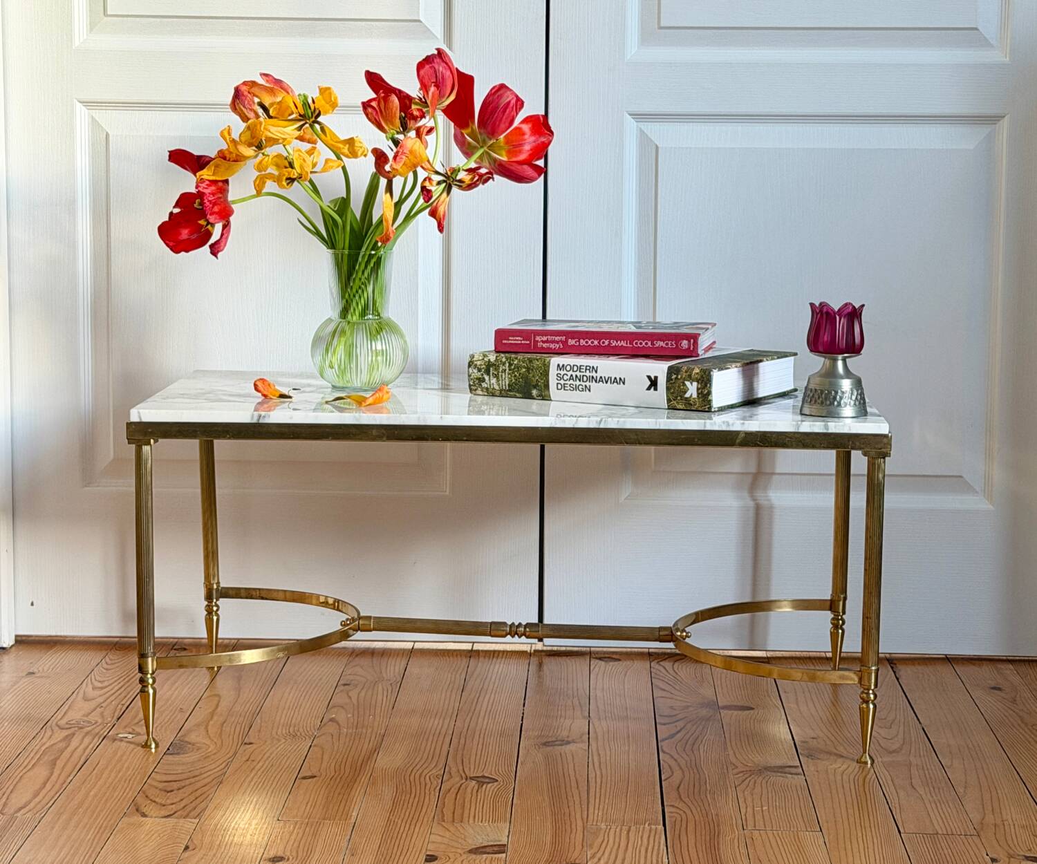 French neoclassical coffee table in brass and marble, circa 1960-70.