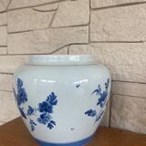 Delf earthenware pot