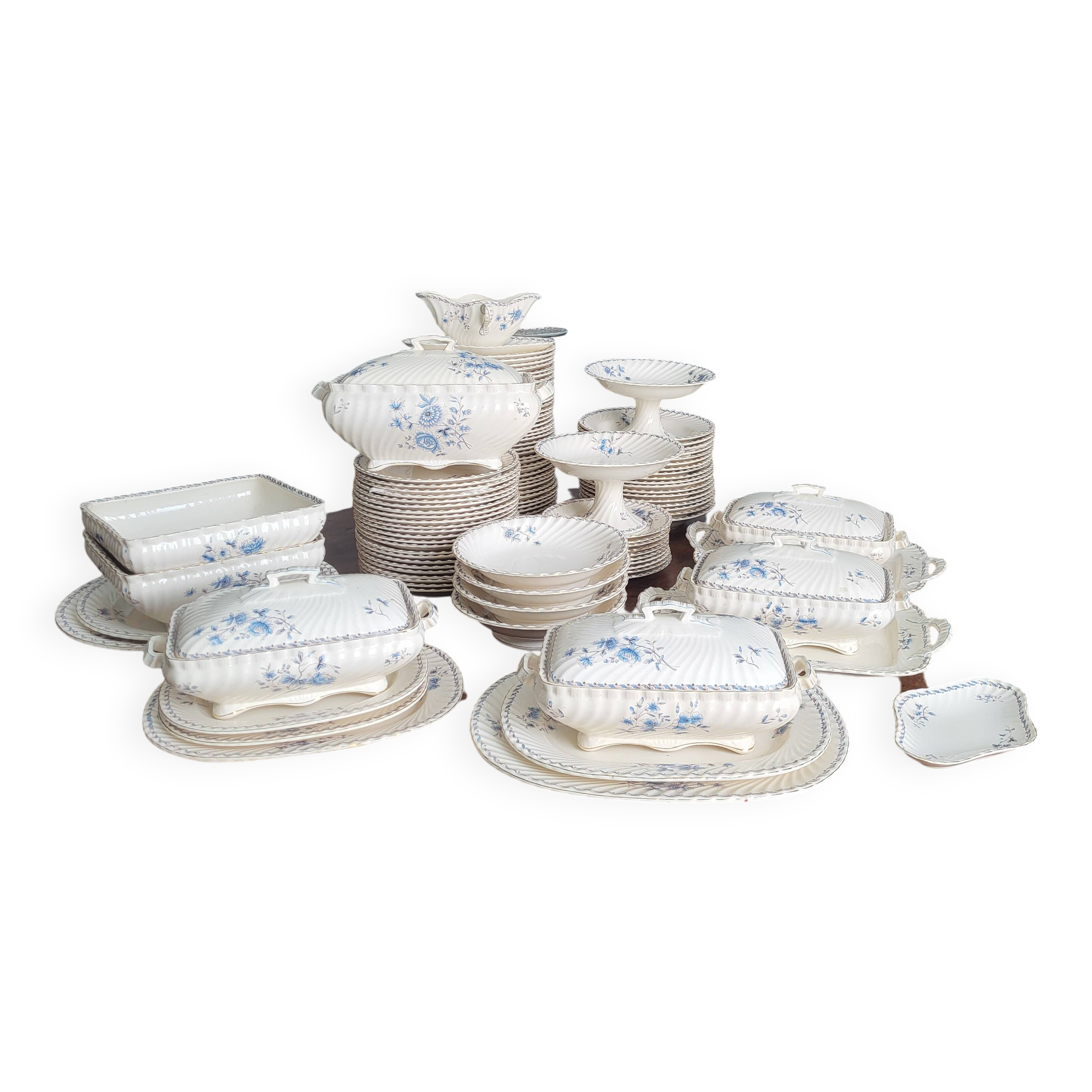 Petrus Regout 19th century dinner service 115 pieces