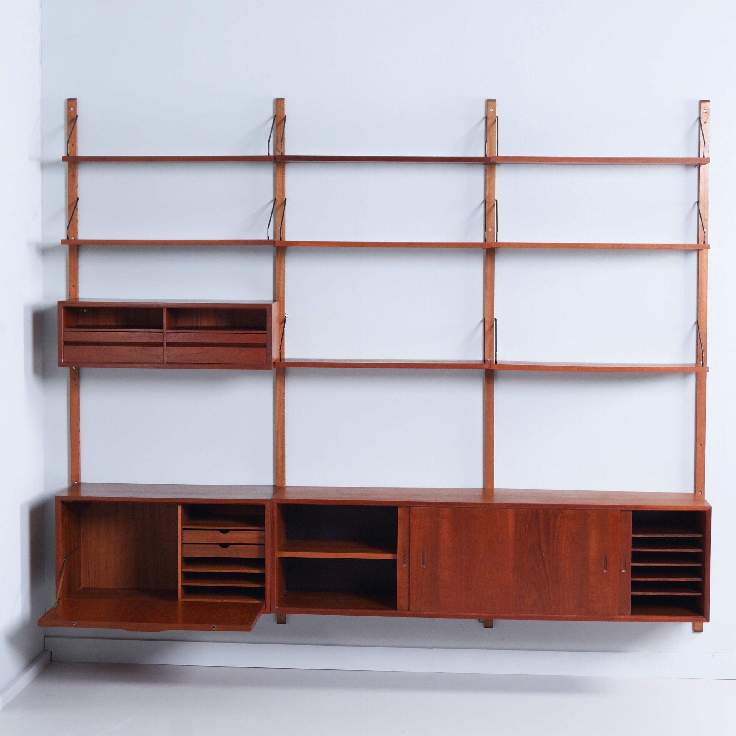 Royal System by Poul Cadovius for Cado, 1960s – Wall System Teak, 15-Piece