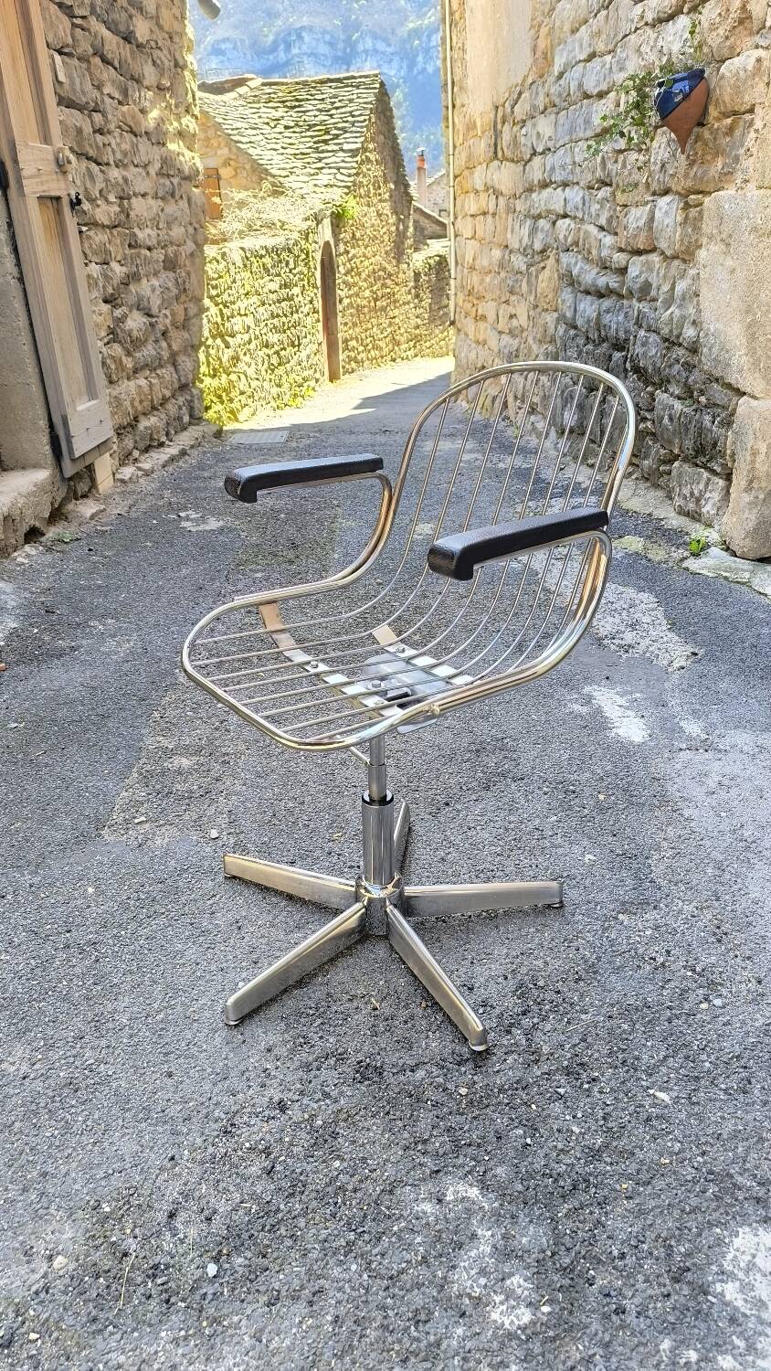 Fauteuil en métal chromé