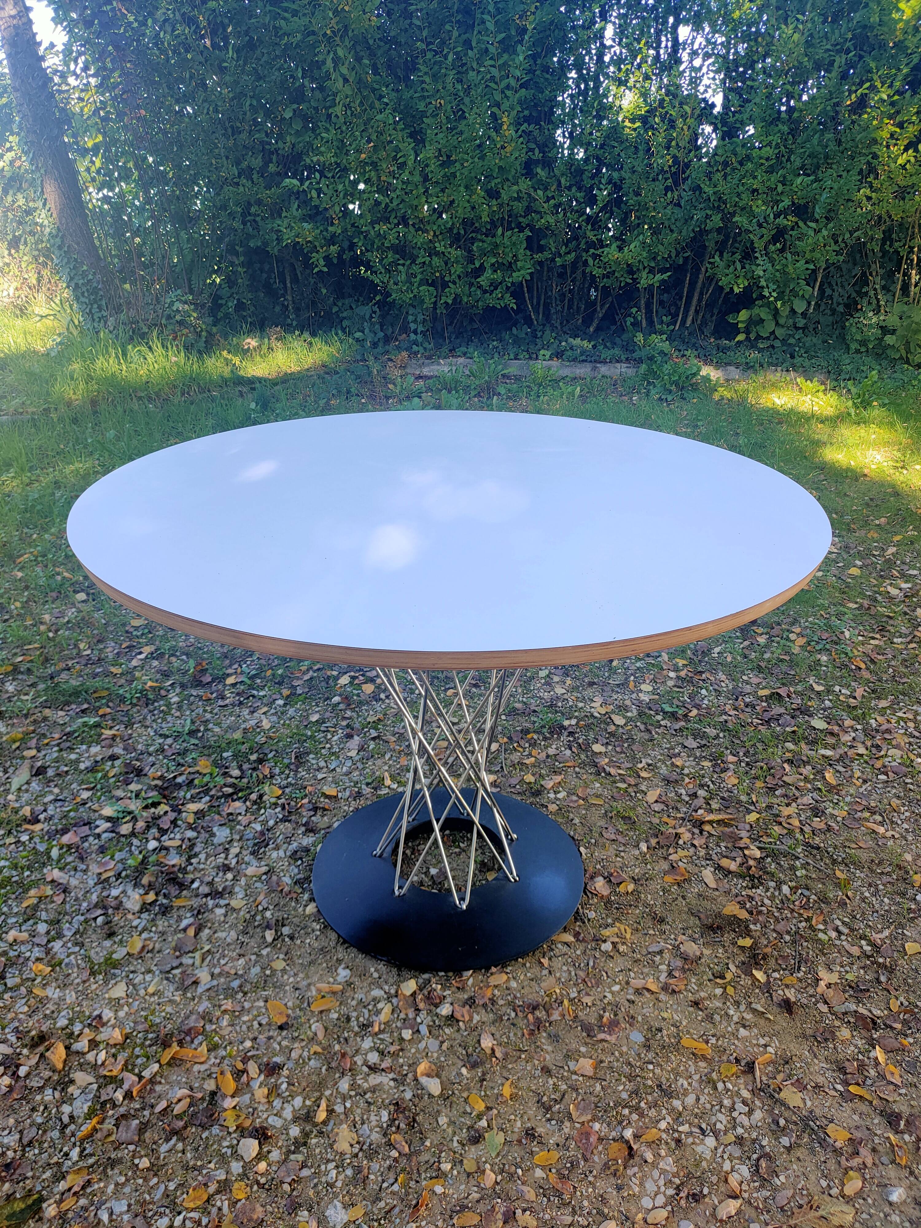 Isamu Noguchi Cyclone table by Knoll, circa 1970s, white laminate top