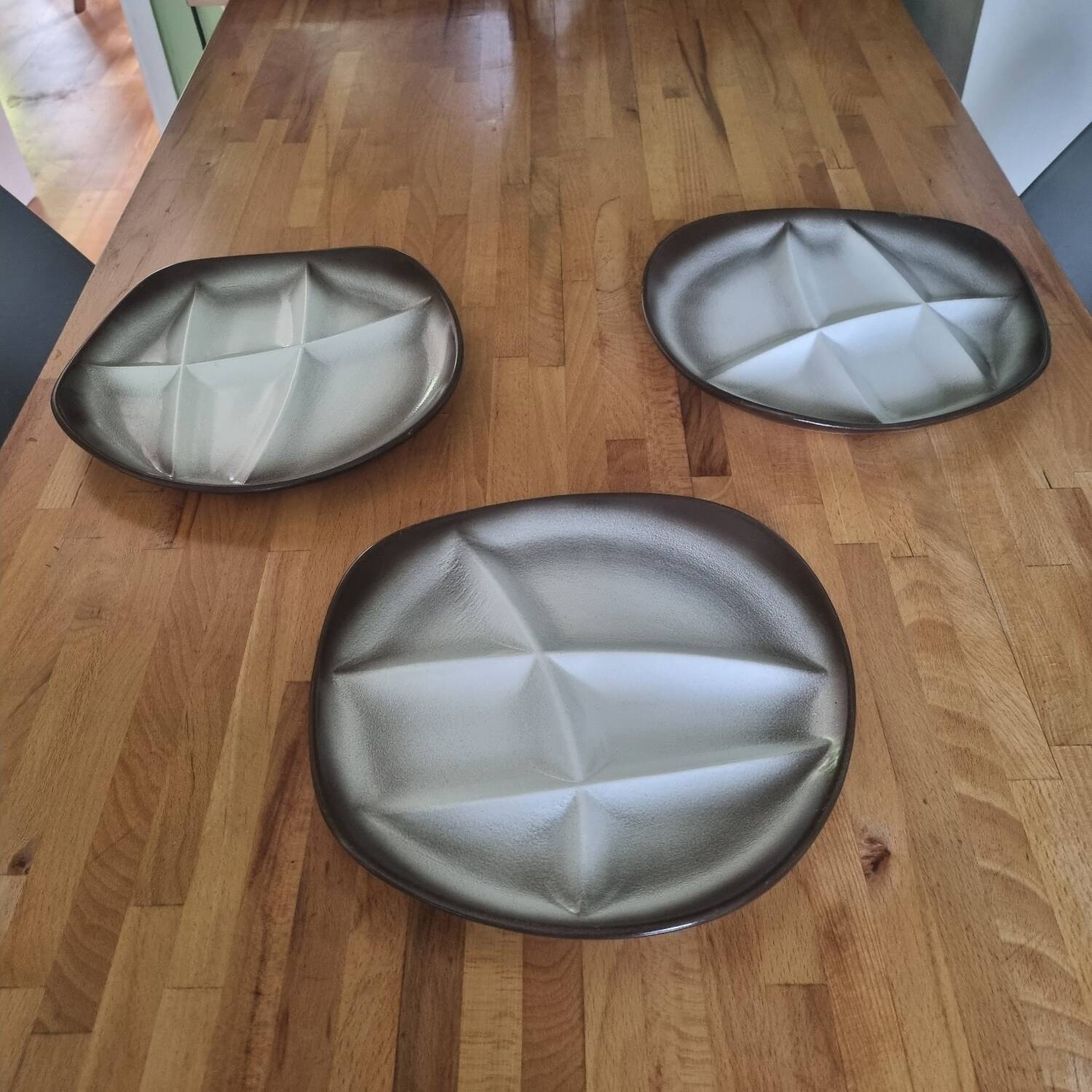 Stoneware fondue plate