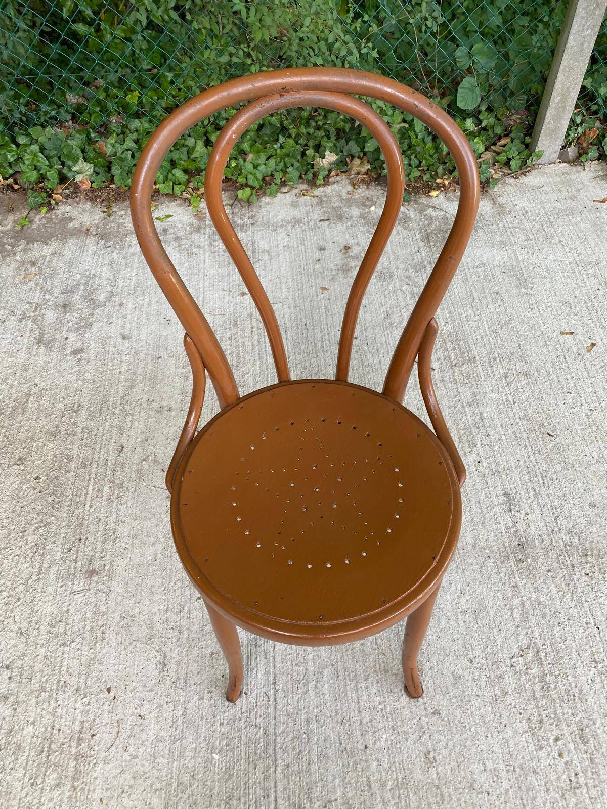Round curved wood bistro chair