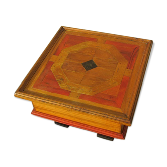 Pretty little bar table, sliding tray