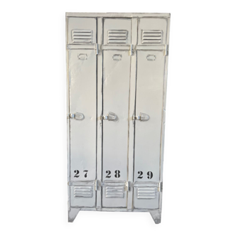 Industrial locker room