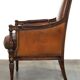 Fauteuil classique en peau de mouton avec sculptures en bois