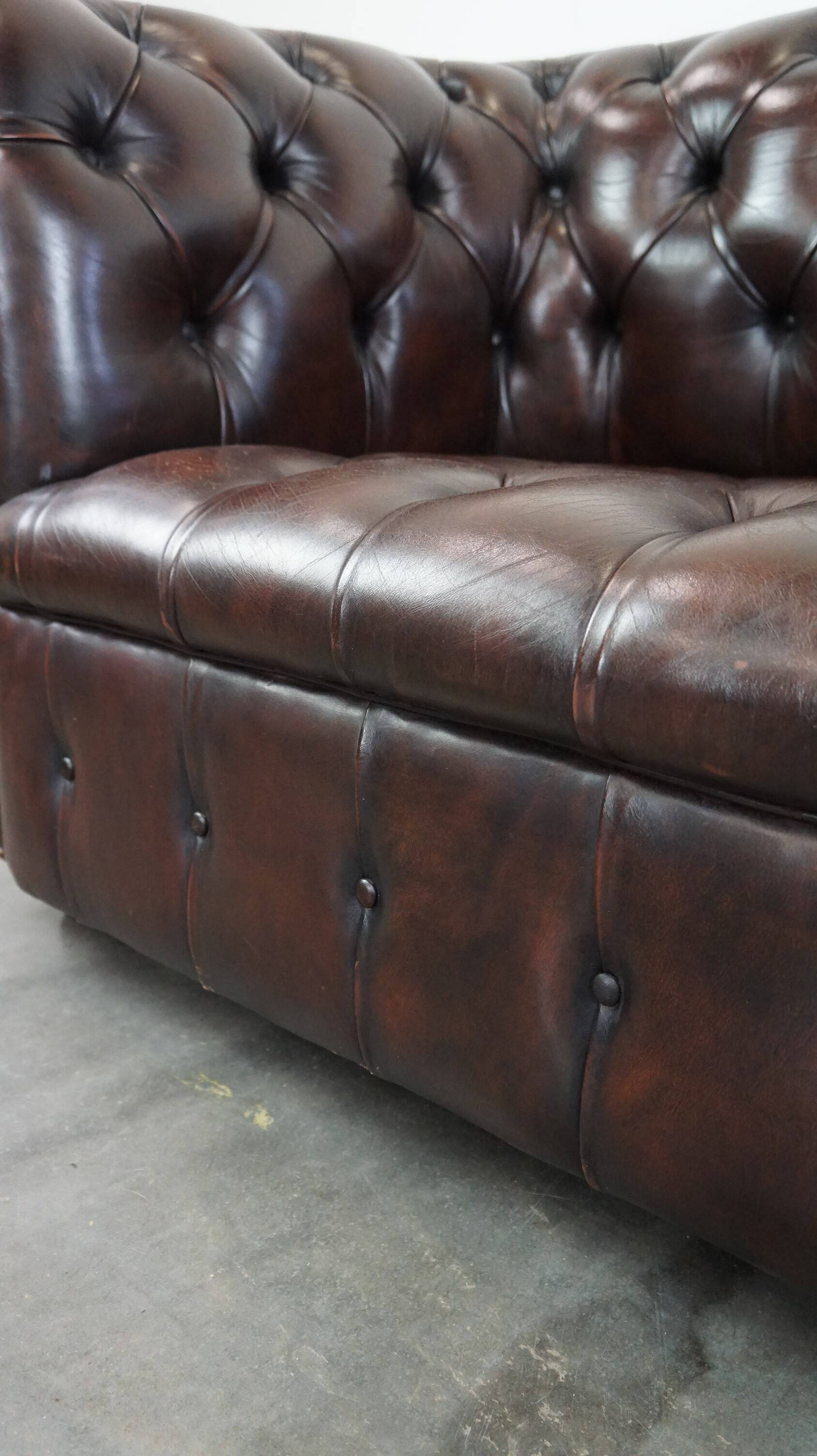 Dark-flamed english chesterfield 2.5-seater sofa/button seat