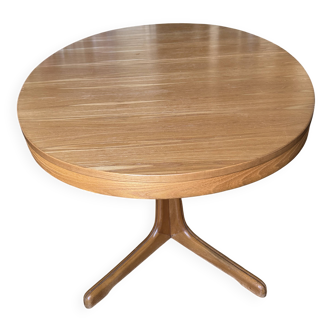 Baumann extendable oval Scandinavian table