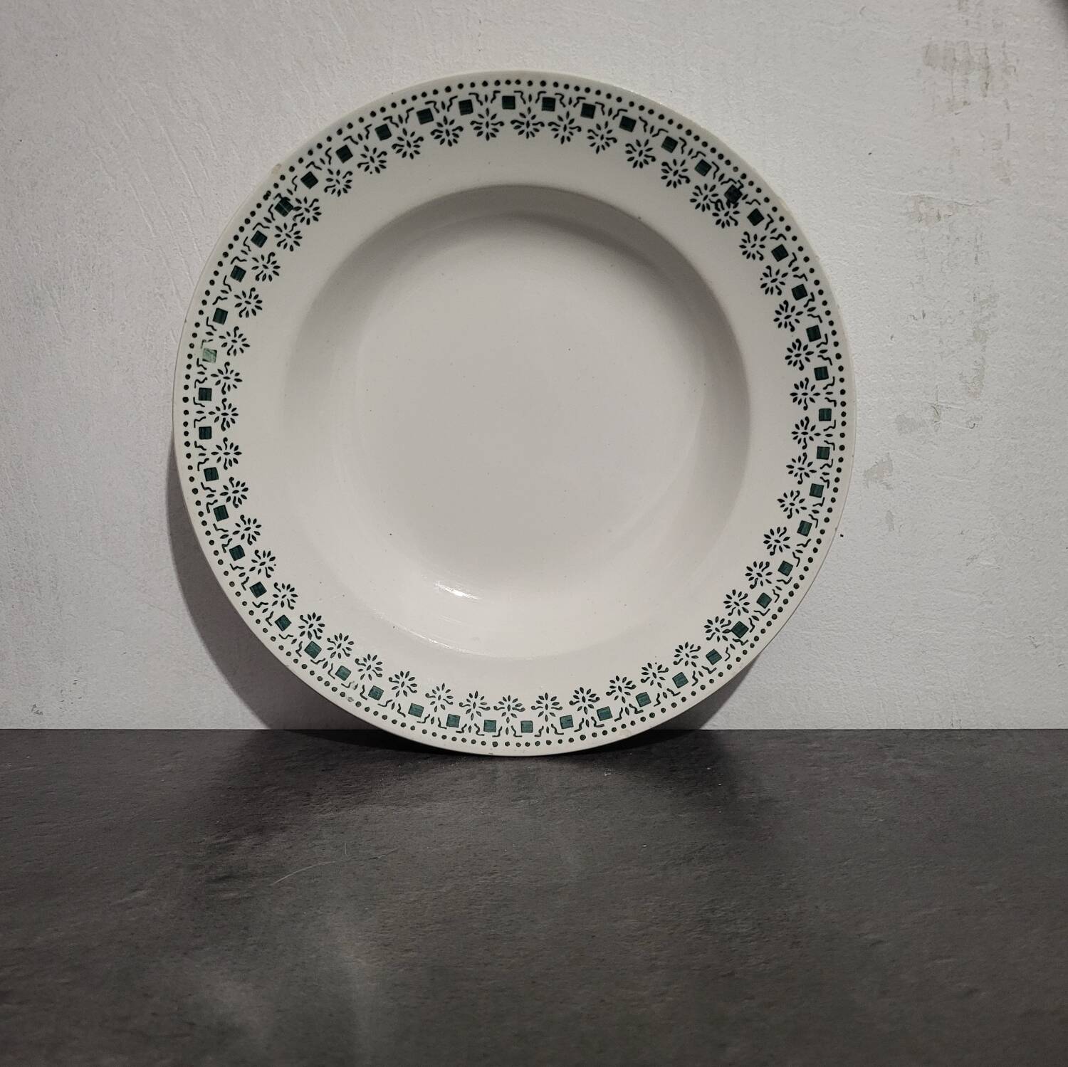 Vintage Sarreguemines Ypres soup/decorative plate in excellent condition