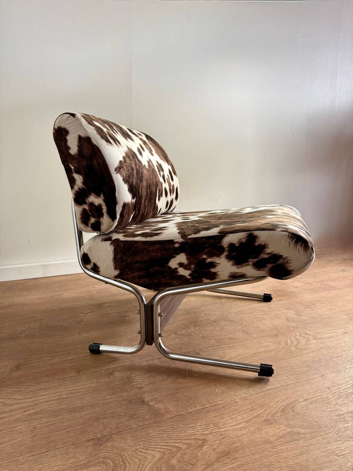 Caracas Pierre Guariche Airbone armchair from the 70s