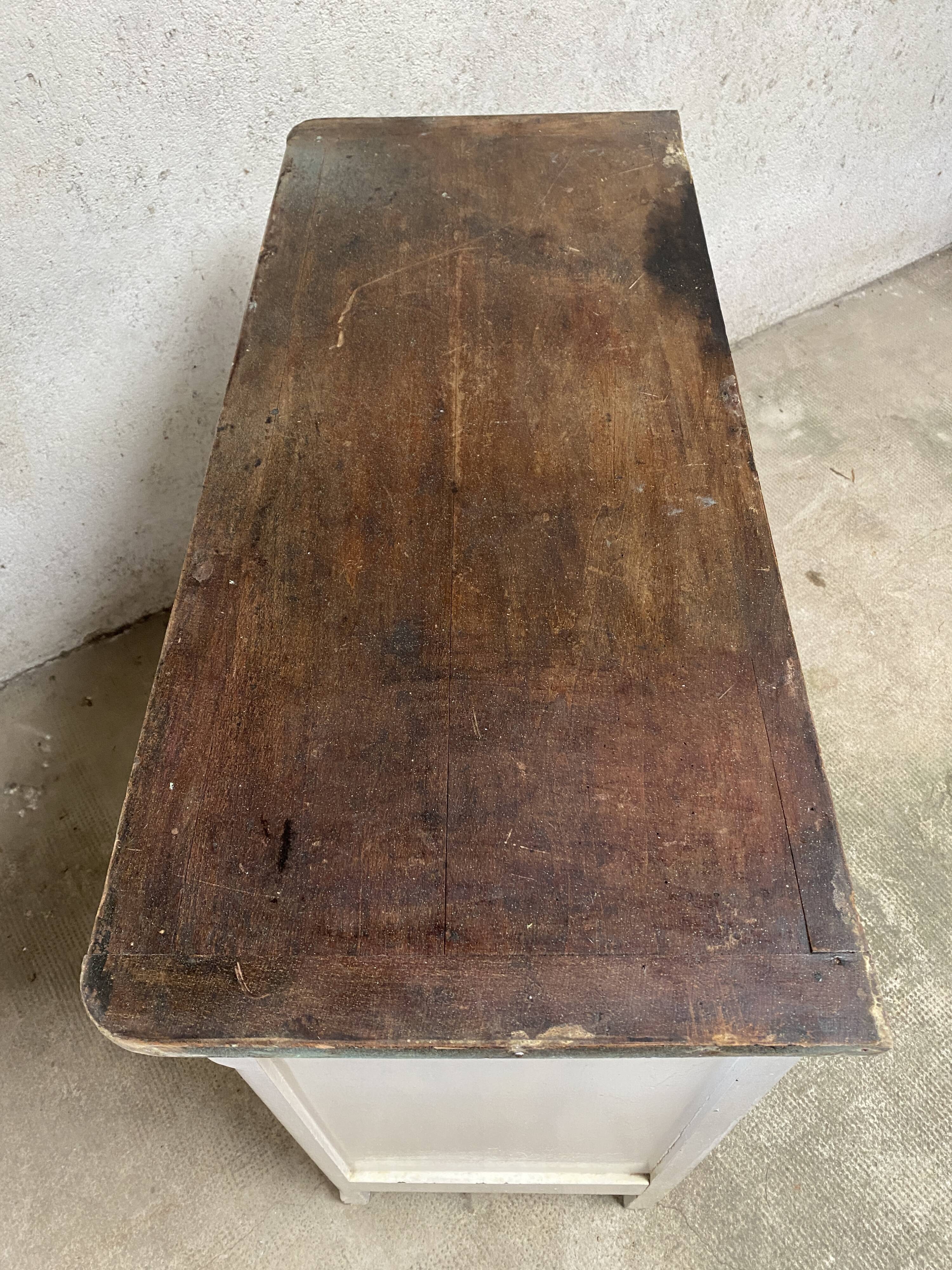 Parisian buffet to repaint