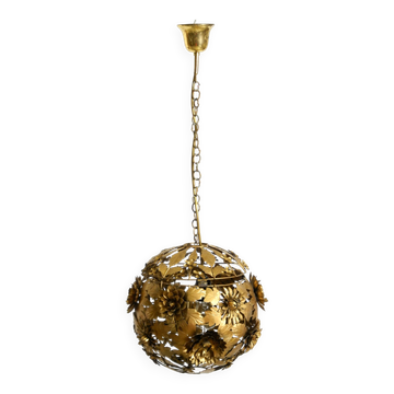 Belle lampe de plafond sphérique en métal de style floral, design Régence des années 1970.