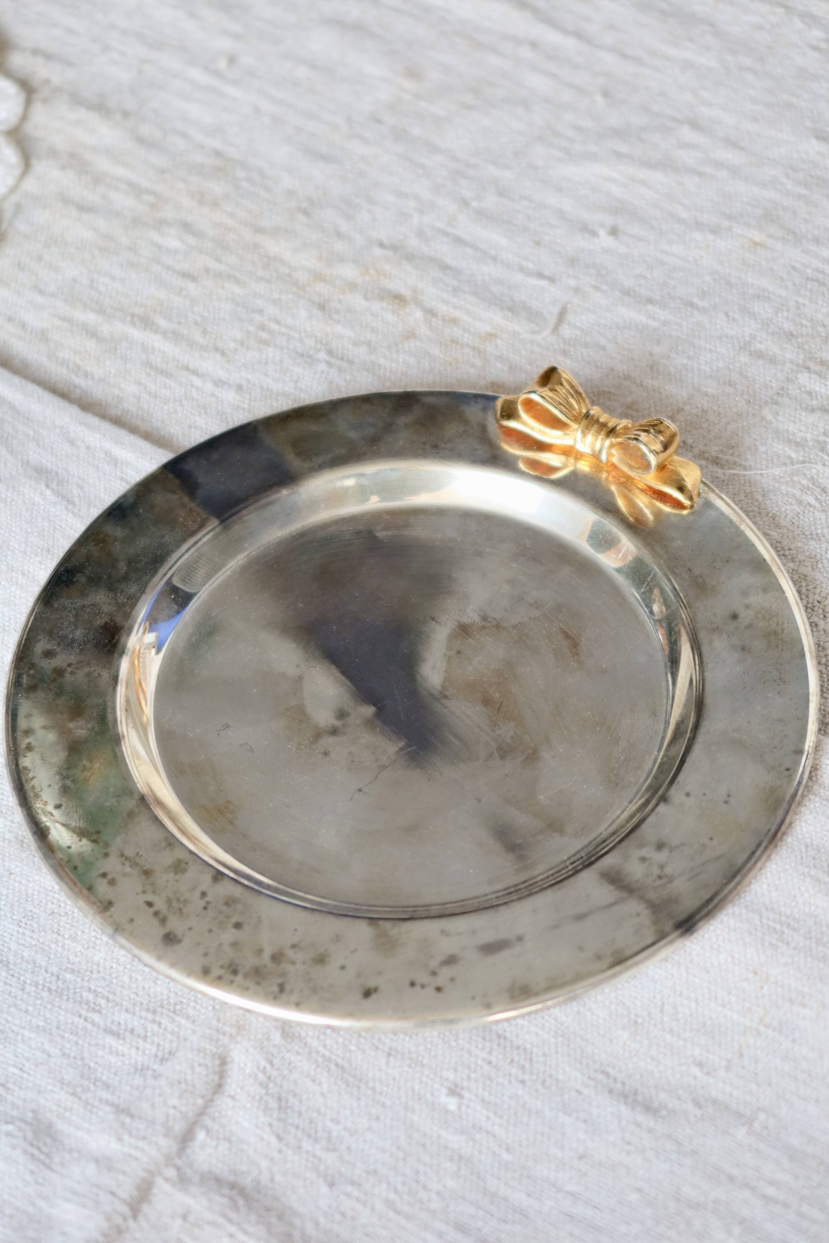 Vintage patinated silver metal bottle coaster – Golden knot