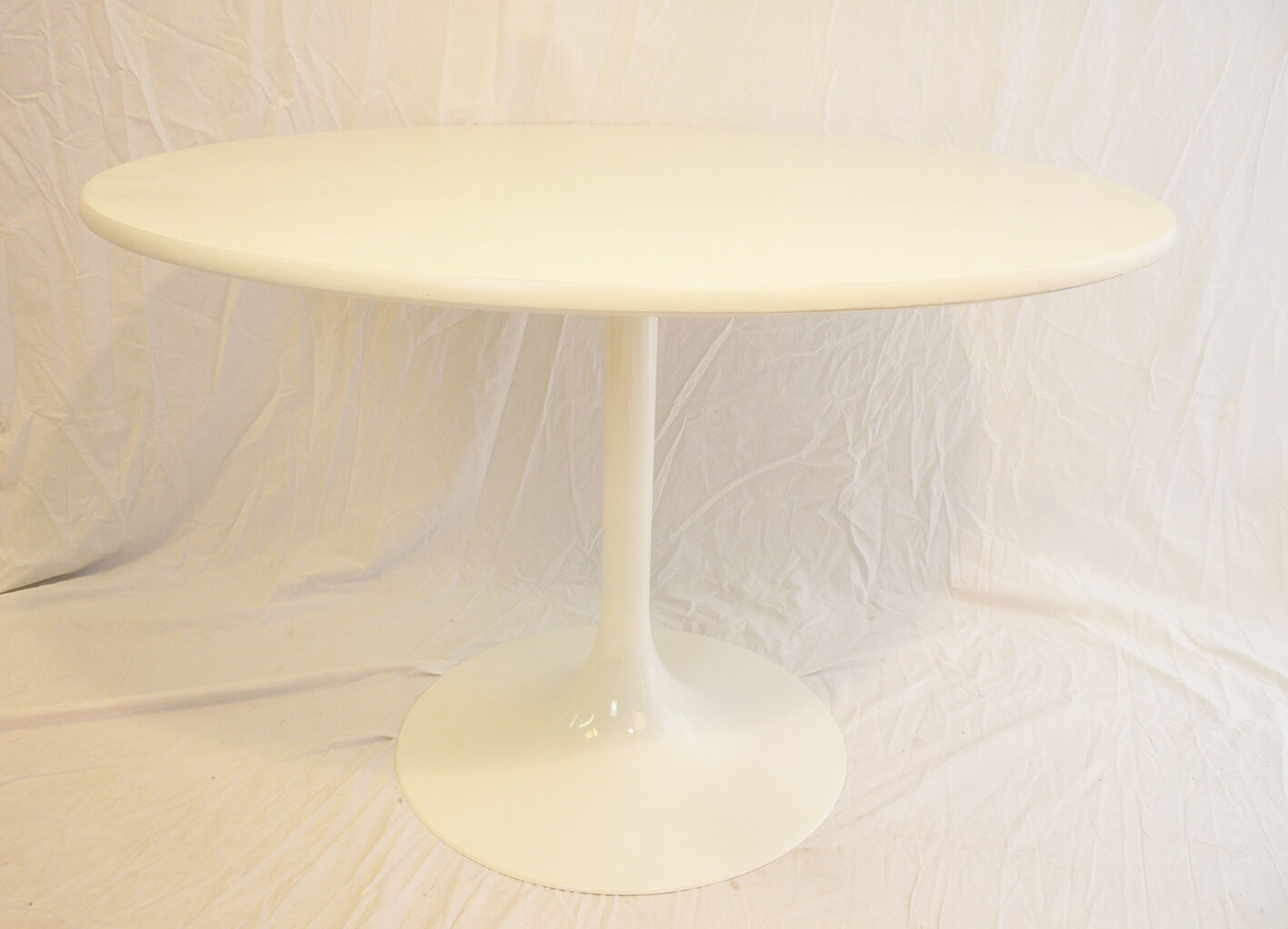 Round dining table 130 cm