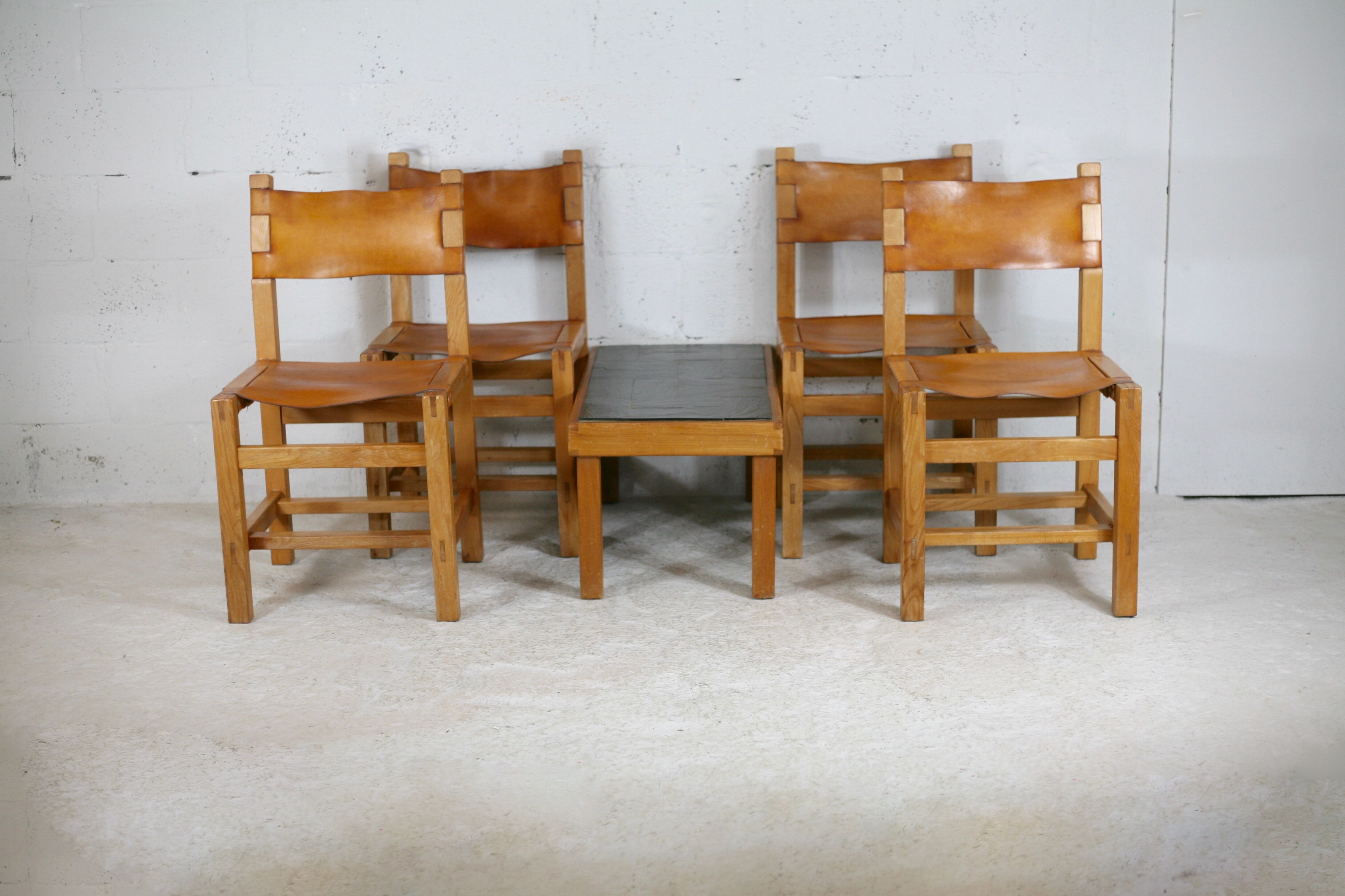 Ensemble de 4 chaises et table basse Maison Regain, France, circa 1970