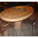 Table ovoide en travertin rose et vert vers 1975
